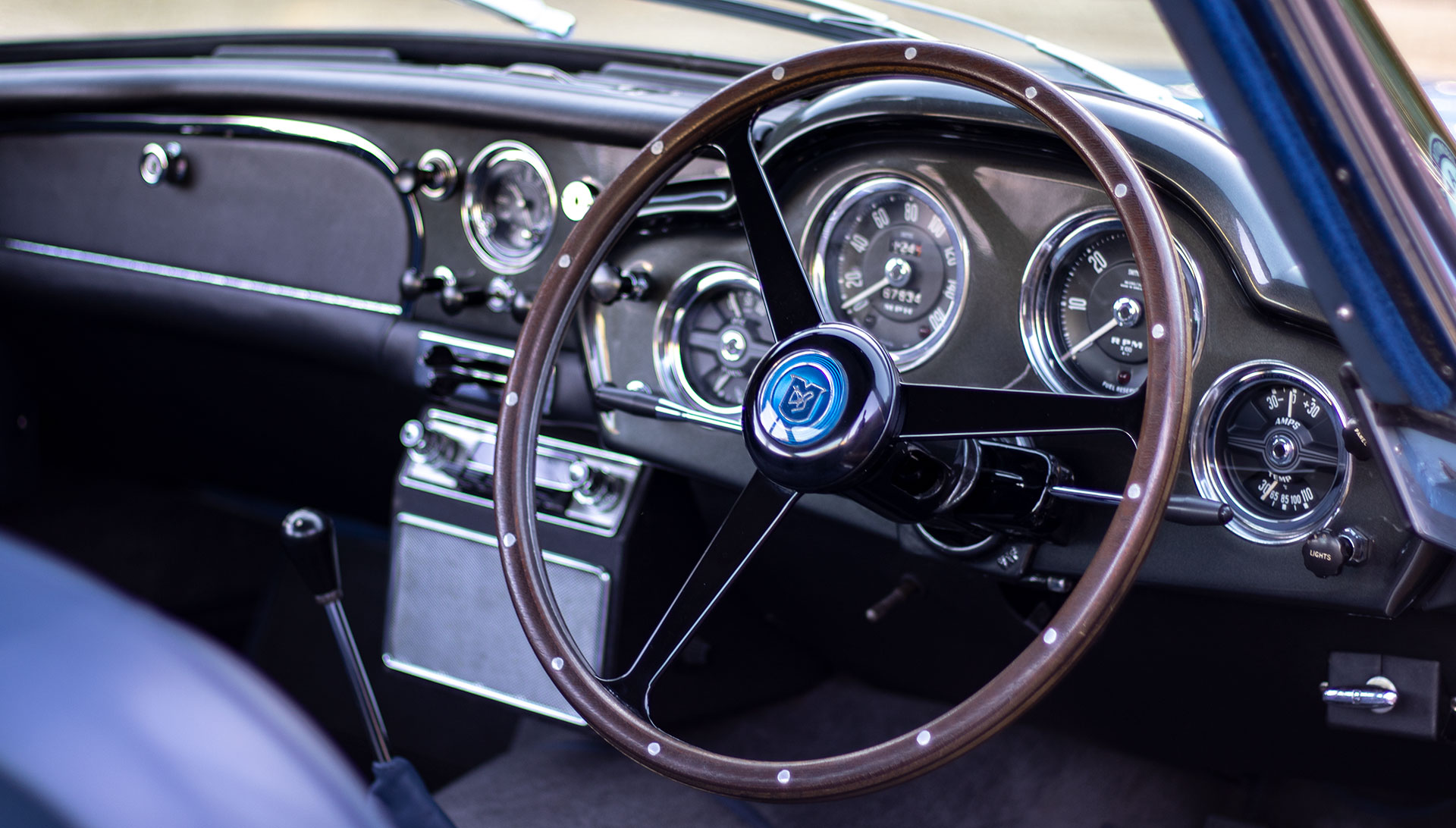 1960 ASTON MARTIN DB4 4 SP MANUAL 2D SALOON