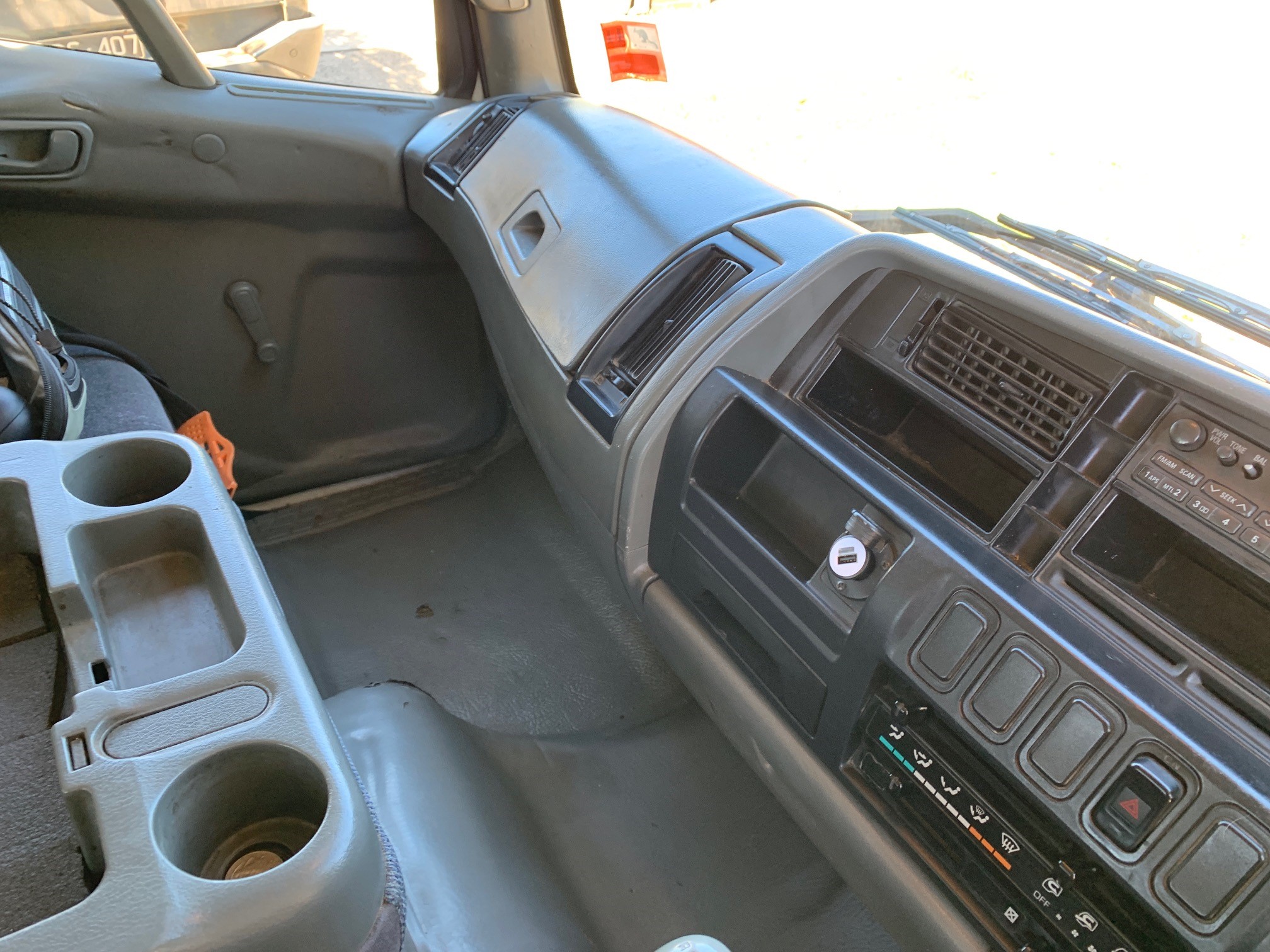 2002 MITSUBISHI FIGTHER TRAY