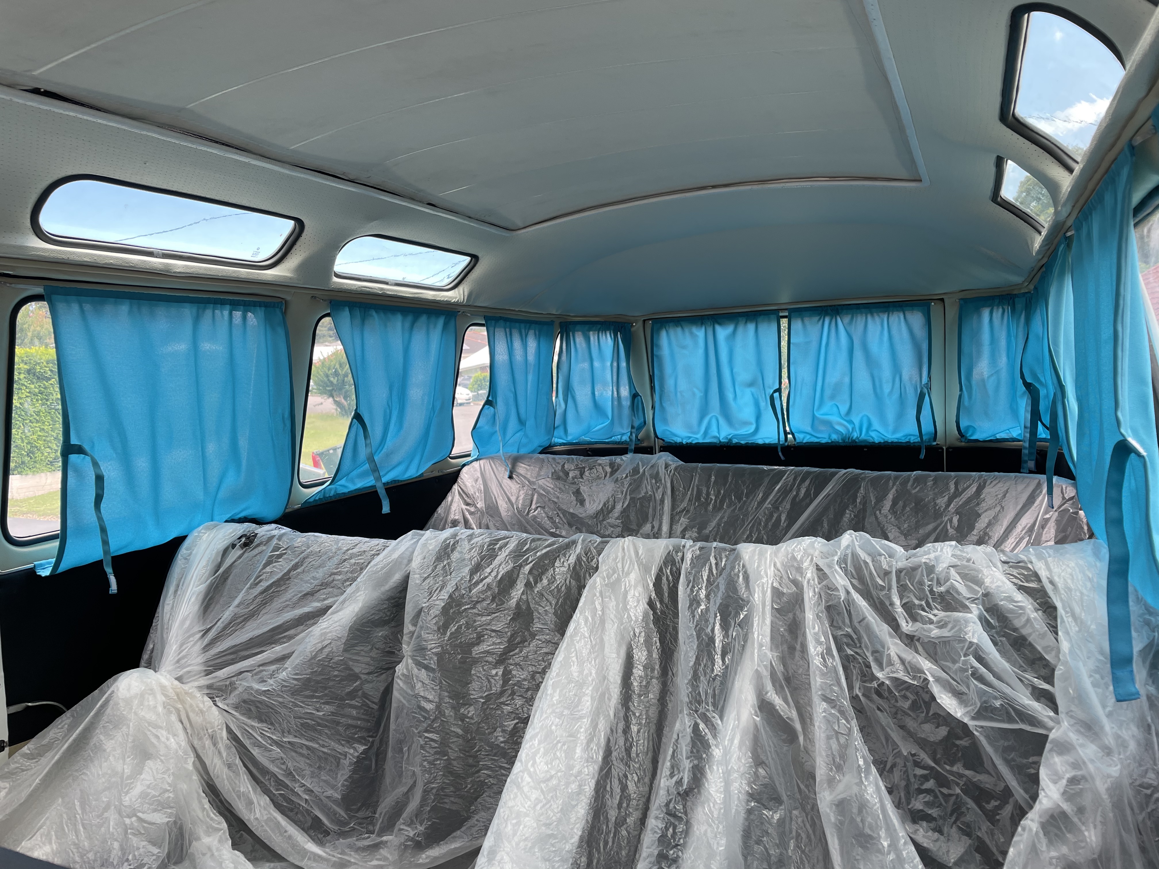 1975 VOLKSWAGEN KOMBI SPLIT WINDOW VAN