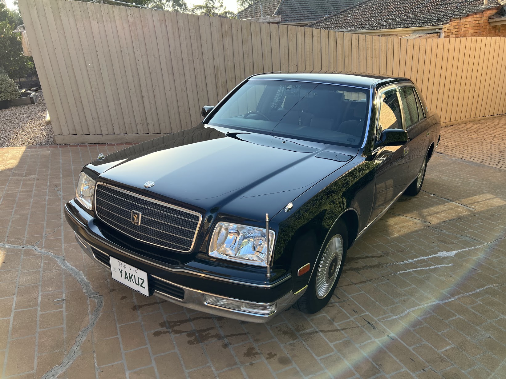 2010 TOYOTA CENTURY V12 SALOON