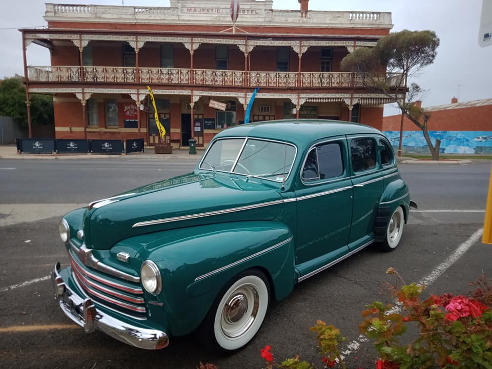 1946 FORD SUPER DELUXE SEDAN