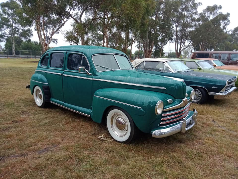 1946 FORD SUPER DELUXE SEDAN