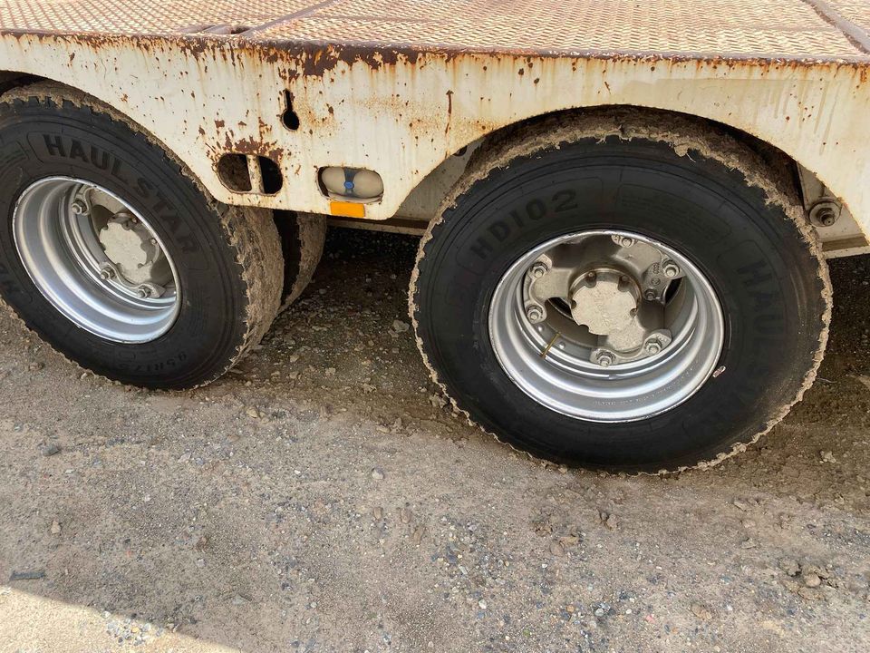 1990 LUSTY TANDEM LOW LOADER TRAILER