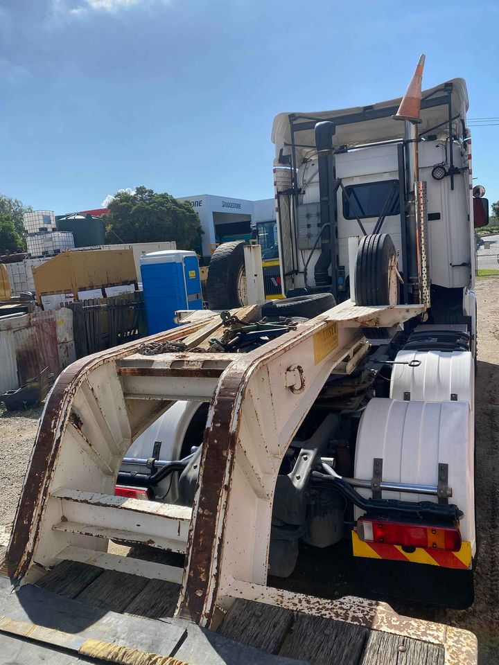 1990 LUSTY TANDEM LOW LOADER TRAILER