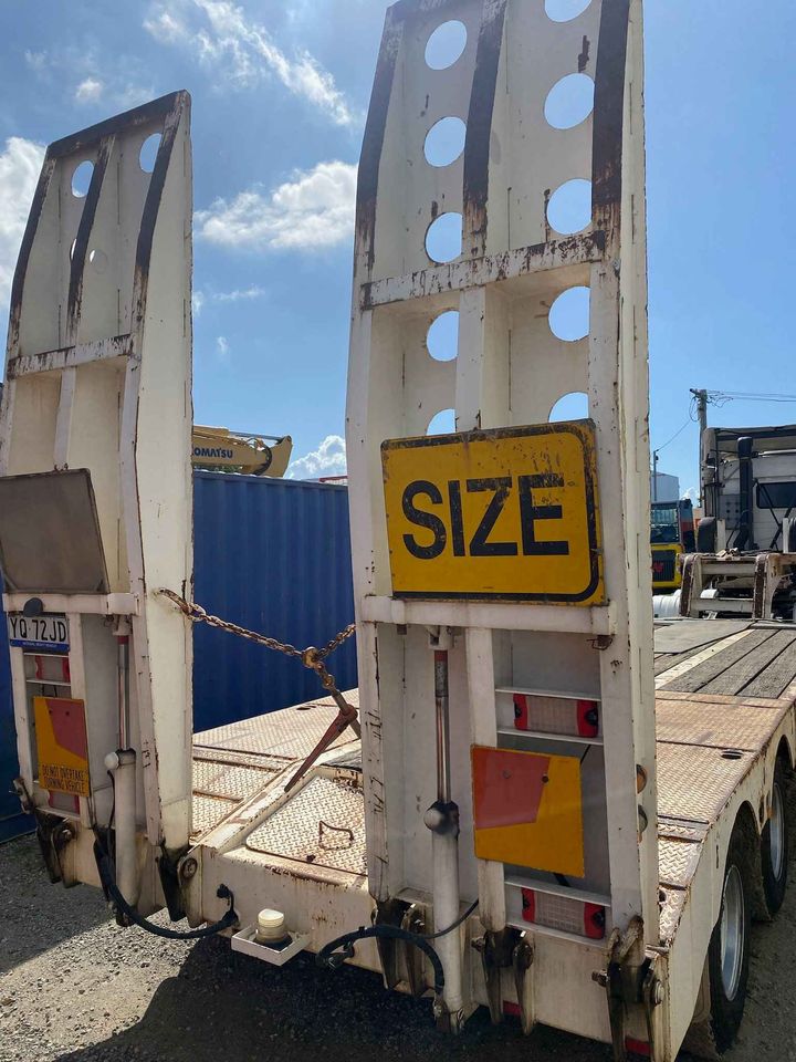 1990 LUSTY TANDEM LOW LOADER TRAILER