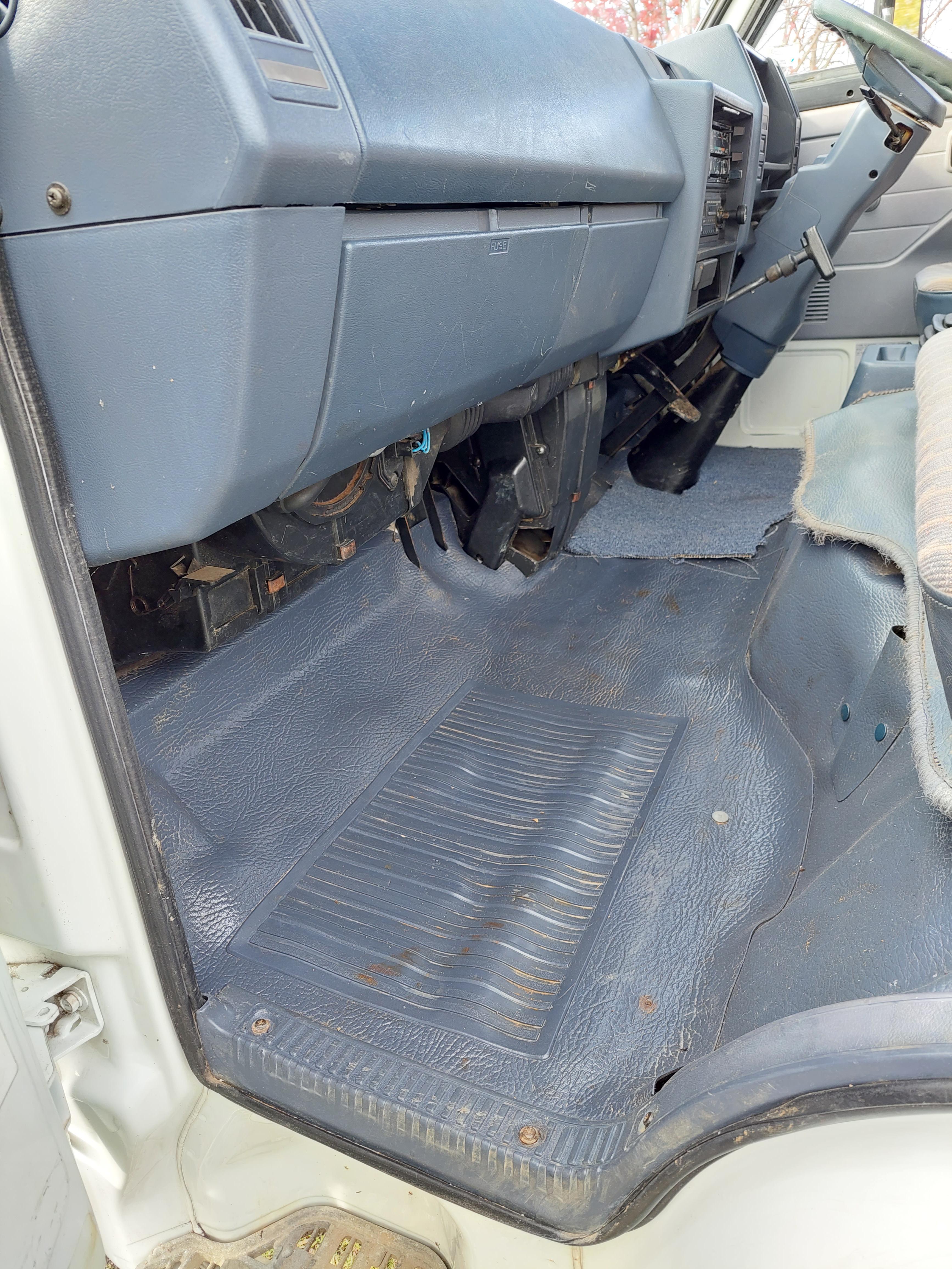 1993 ISUZU NPR200 TRAY TRUCK