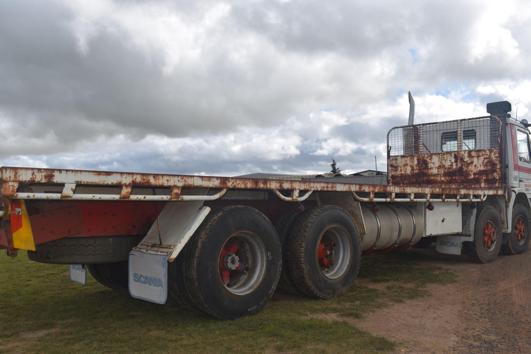 1985 SCANIA P92M TWIN STEER TRAY