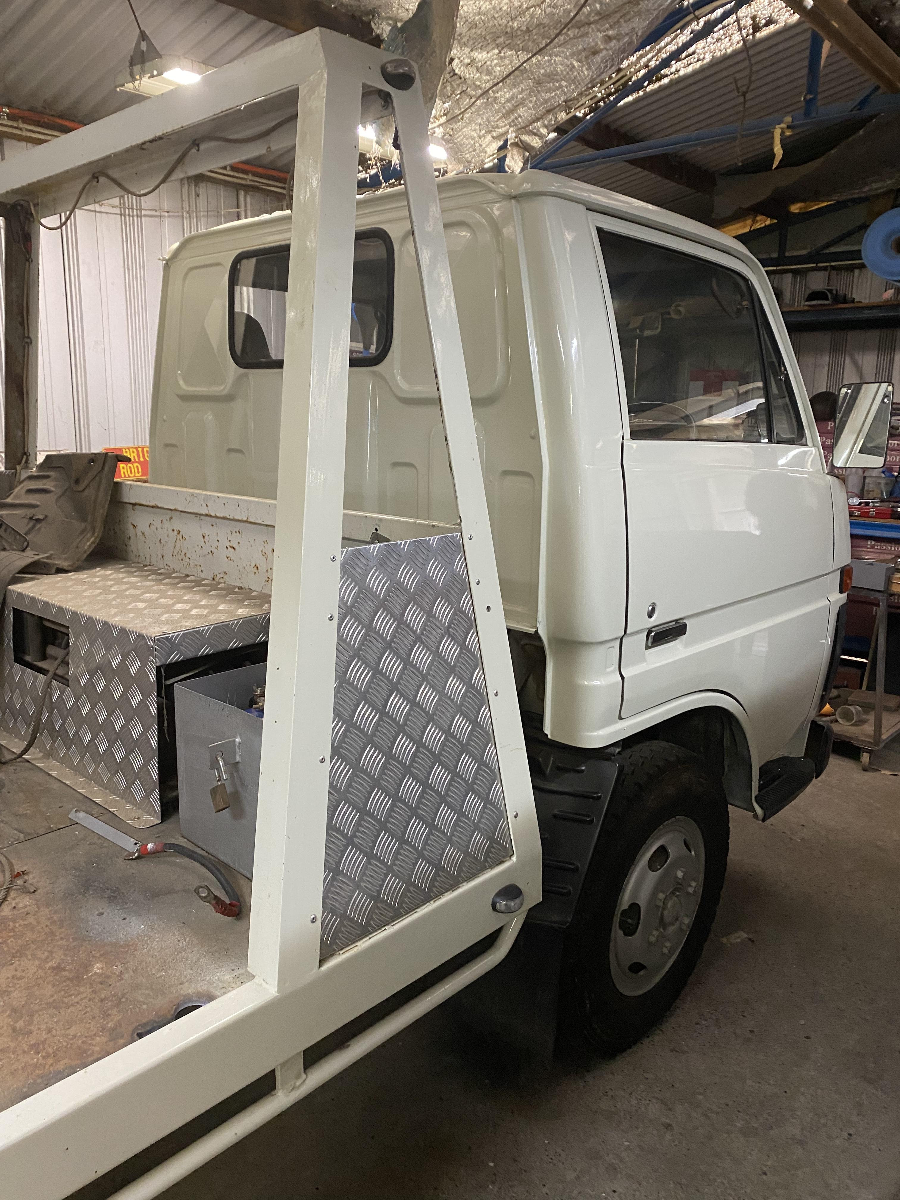 1979 TOYOTA DYNA BANANA BACK TOW TRUCK 