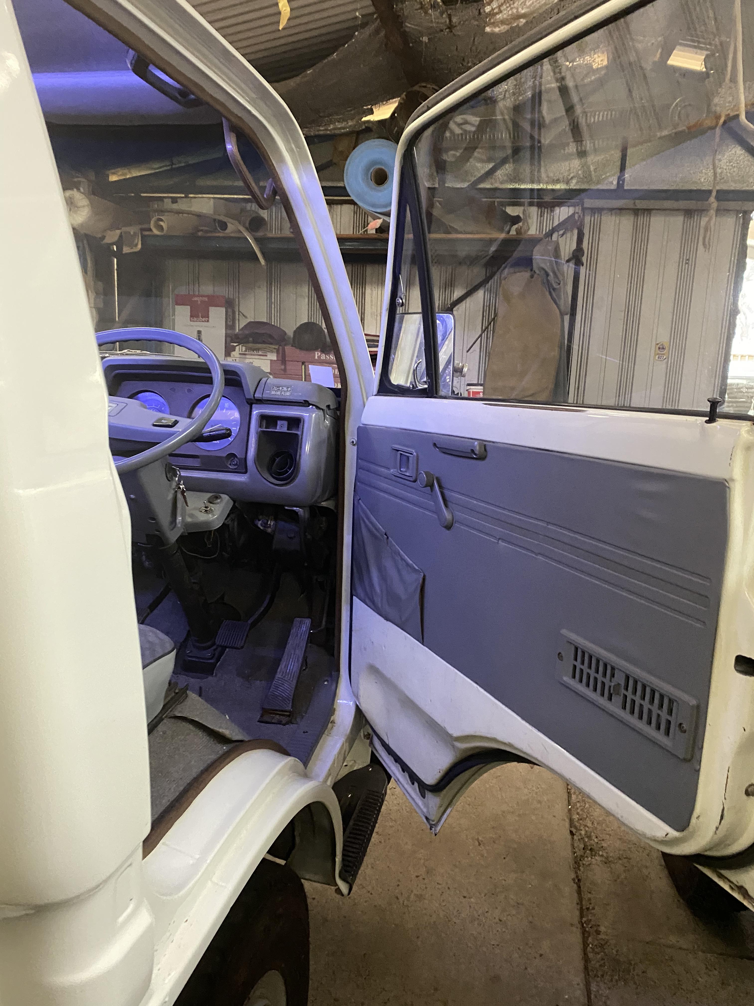 1979 TOYOTA DYNA BANANA BACK TOW TRUCK 