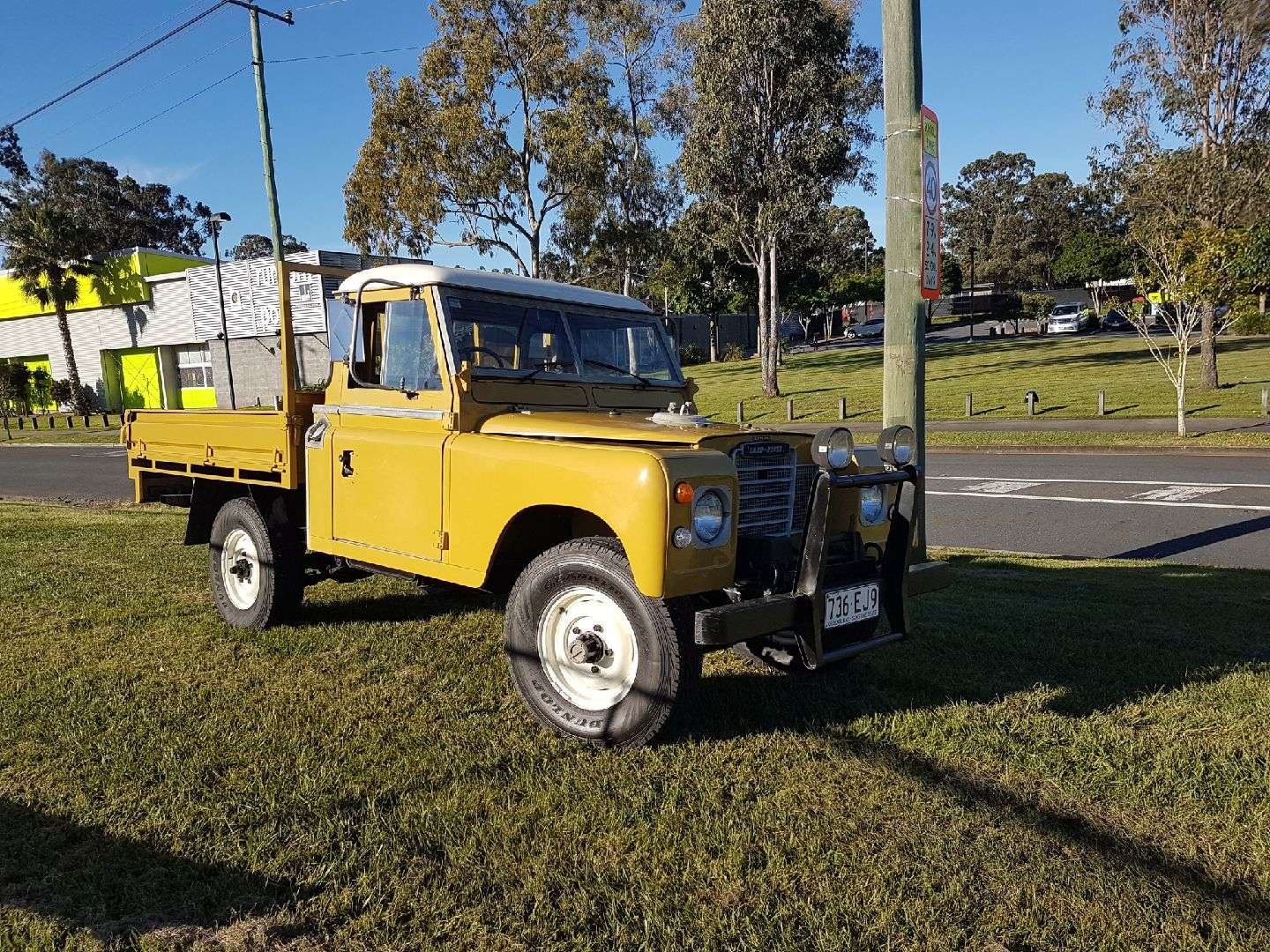 1975 LAND ROVER SERIES III LWB TRAY UTE