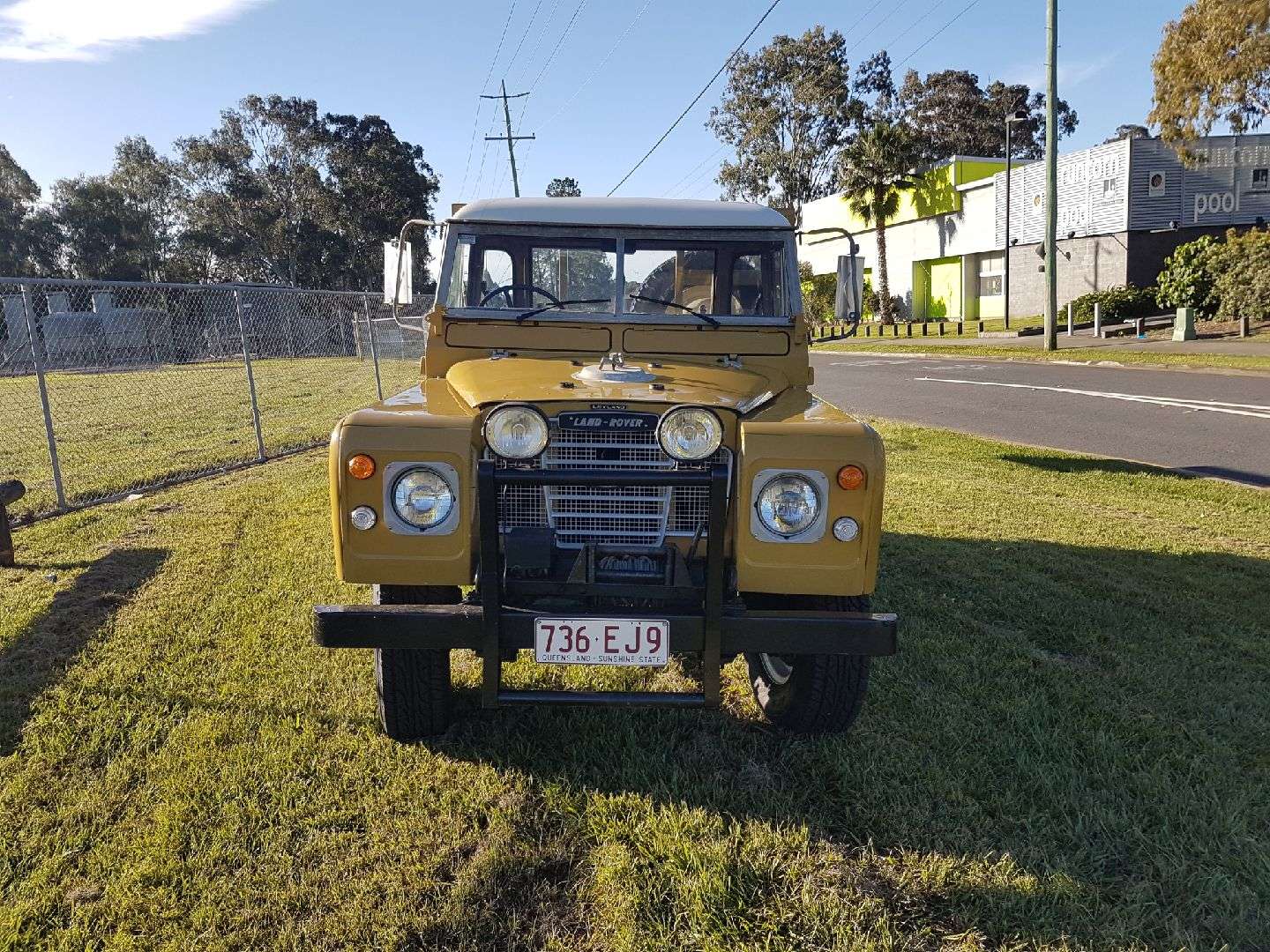 1975 LAND ROVER (4x4) LWB 1240KG 4 SP MANUAL 4X4 TRAY
