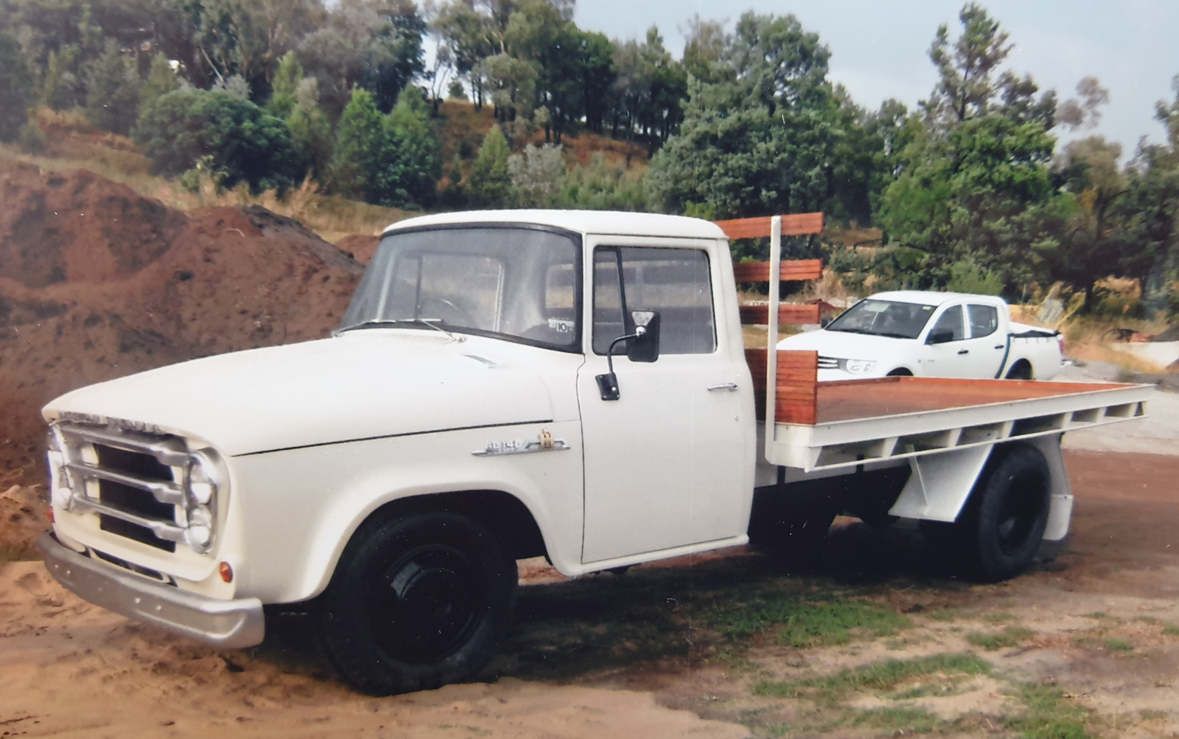 1962 INTERNATIONAL AB148 FLAT BED TRUCK