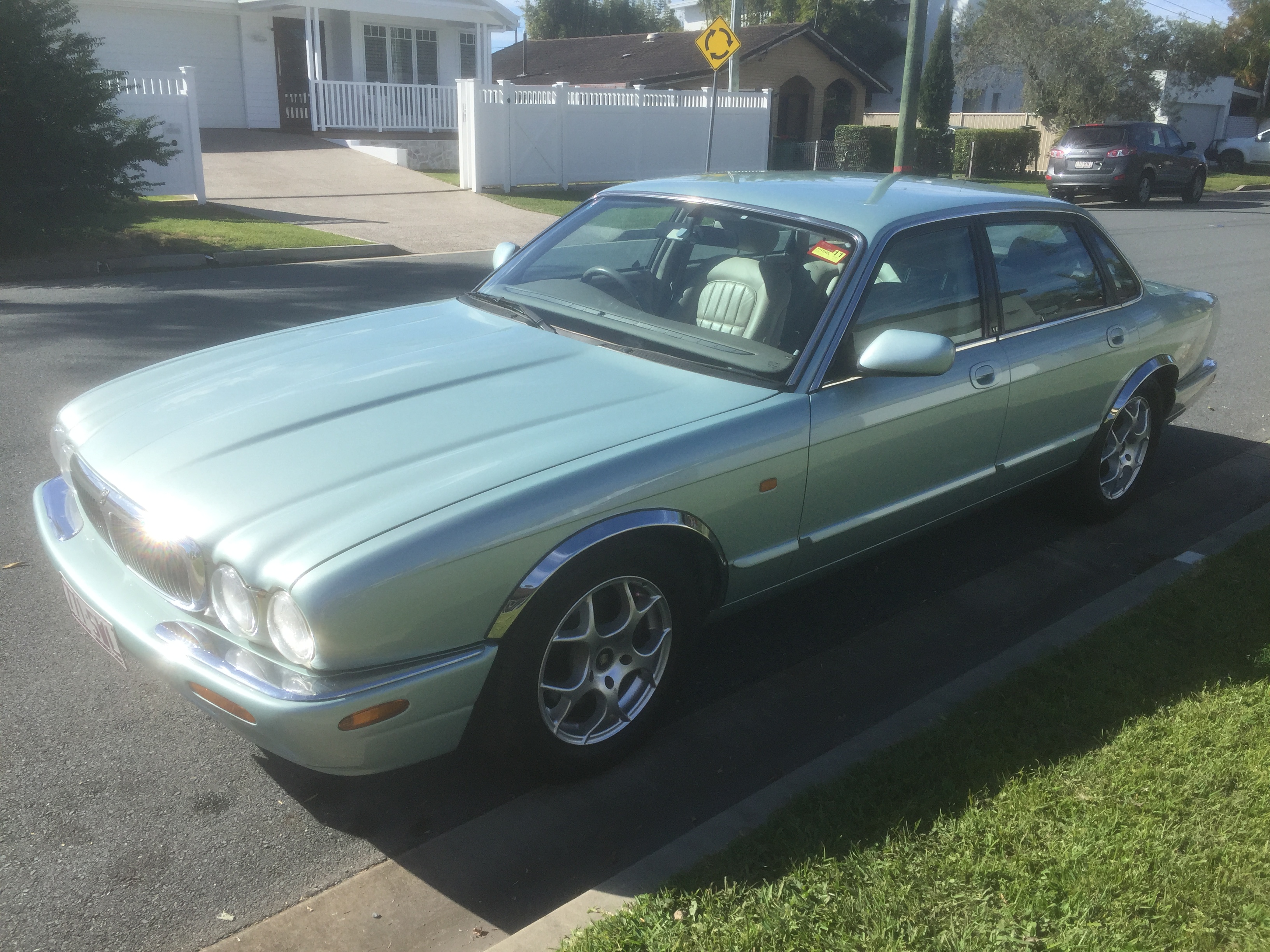 1998 JAGUAR XJ8 SALOON