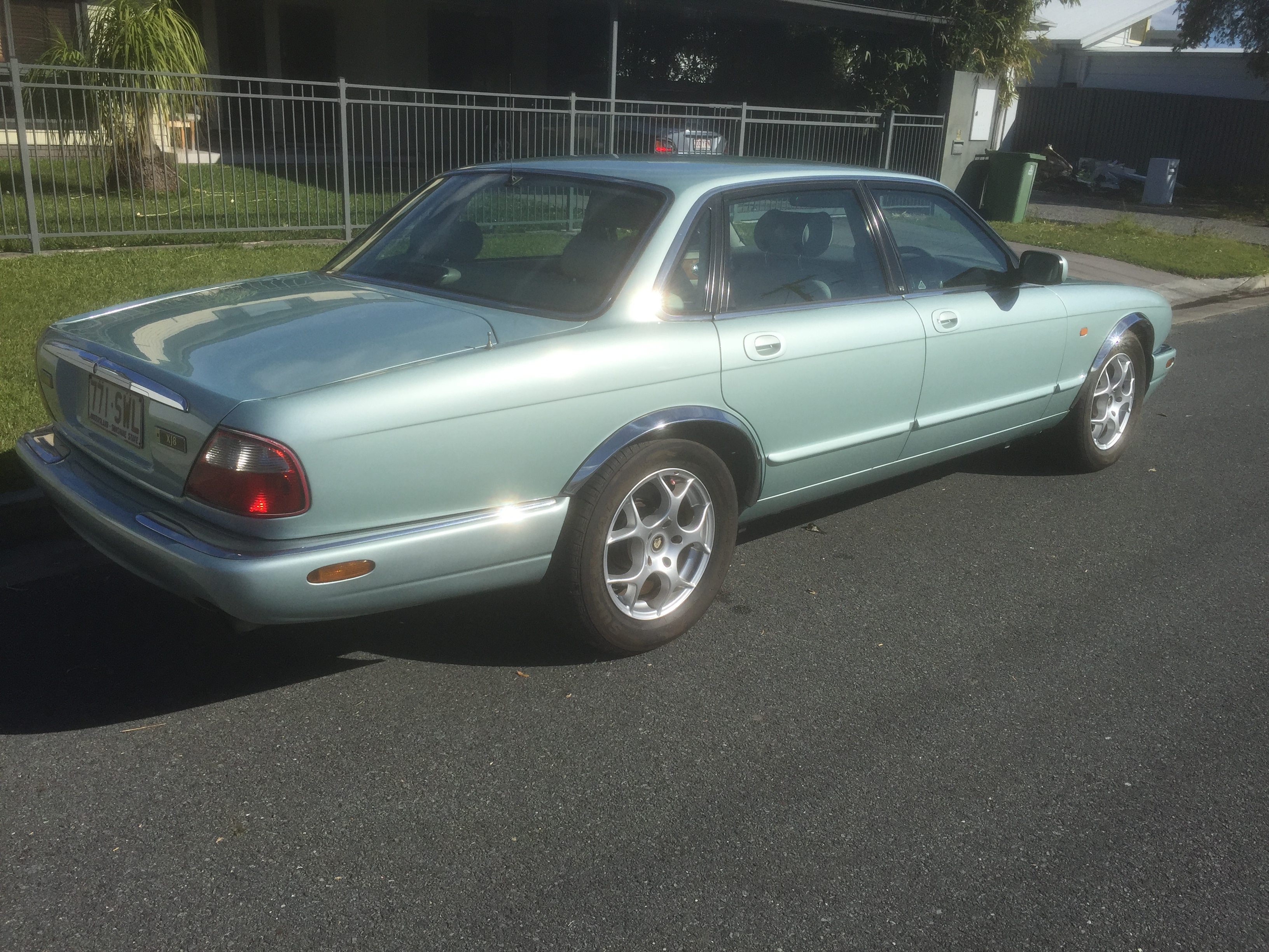 1998 JAGUAR XJ8 SALOON