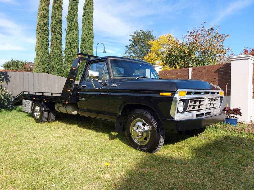 1977 FORD F350 TOW TRUCK