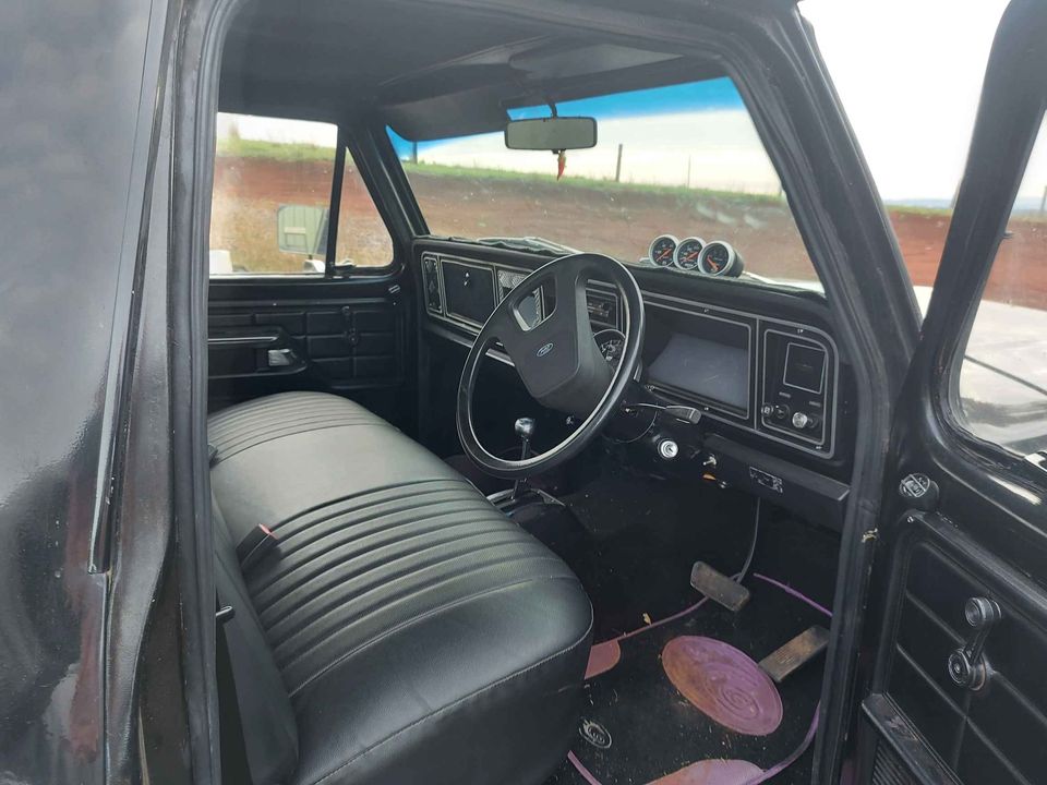 1977 FORD F350 TOW TRUCK
