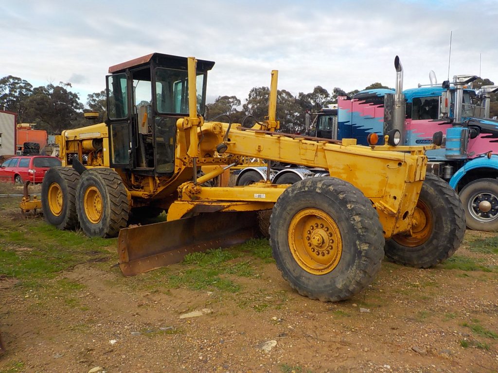 JOHN DEERE 770 GRADER