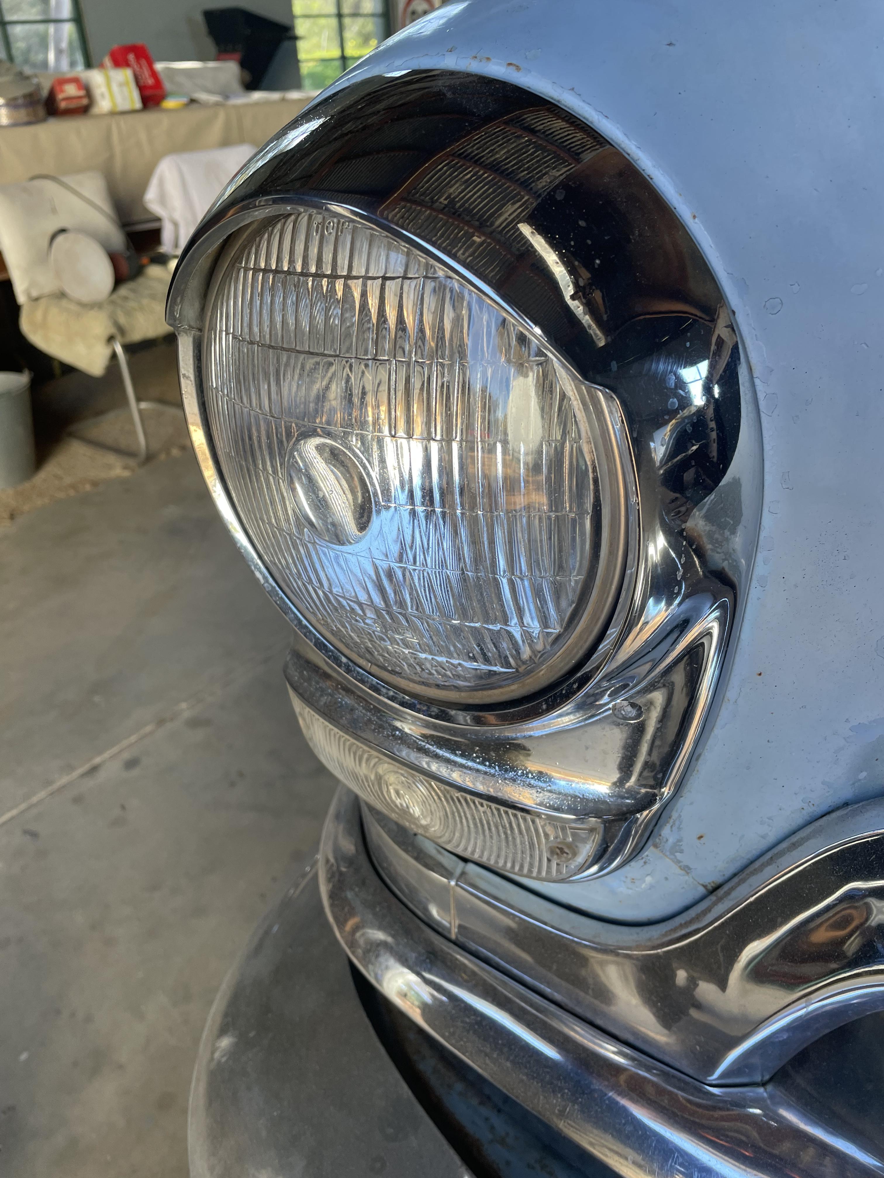 1952 CHRYSLER WINDSOR SEDAN