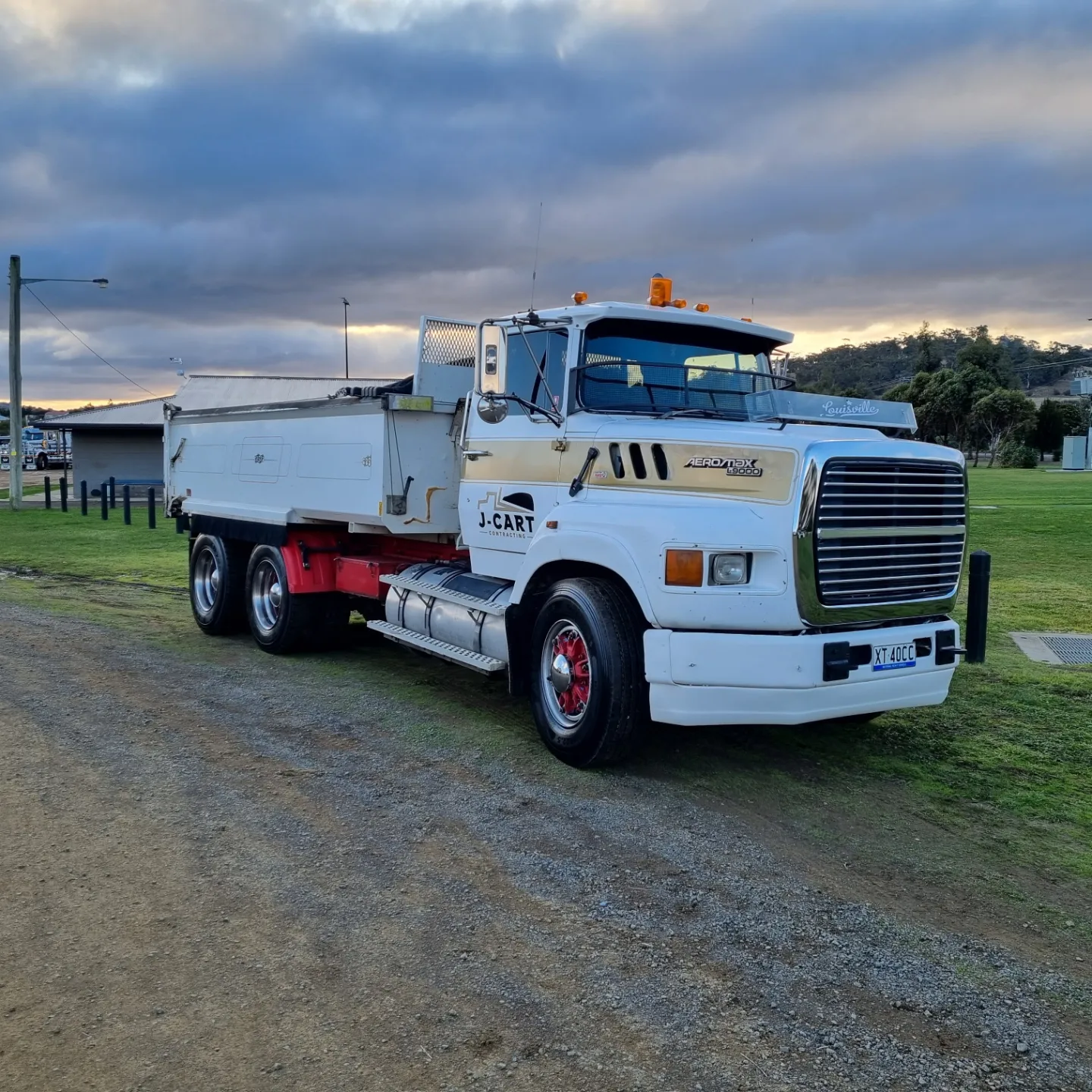 1990 FORD AEROMAX I9000 TIPPER