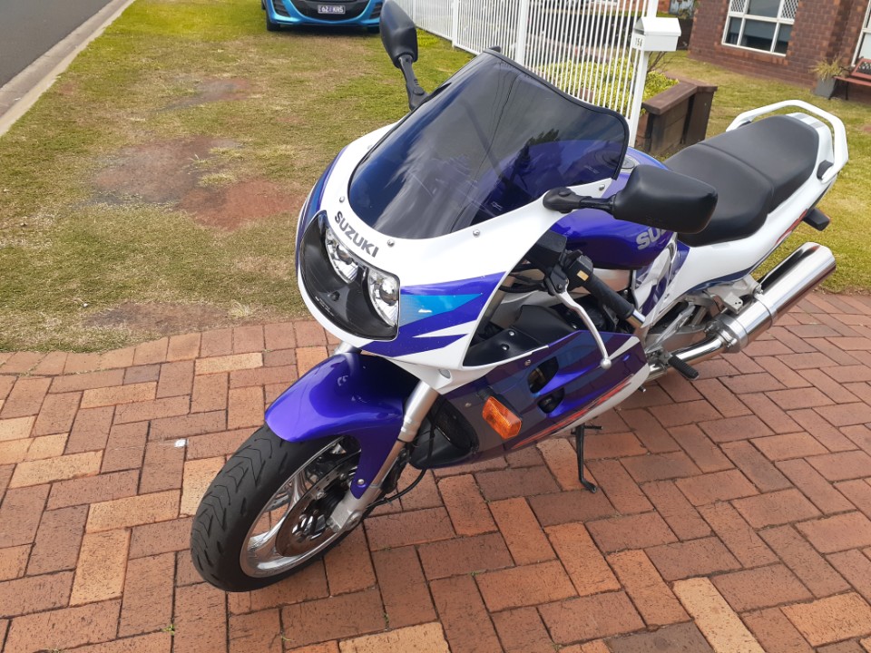1997 SUZUKI GSX-R1100W ROAD
