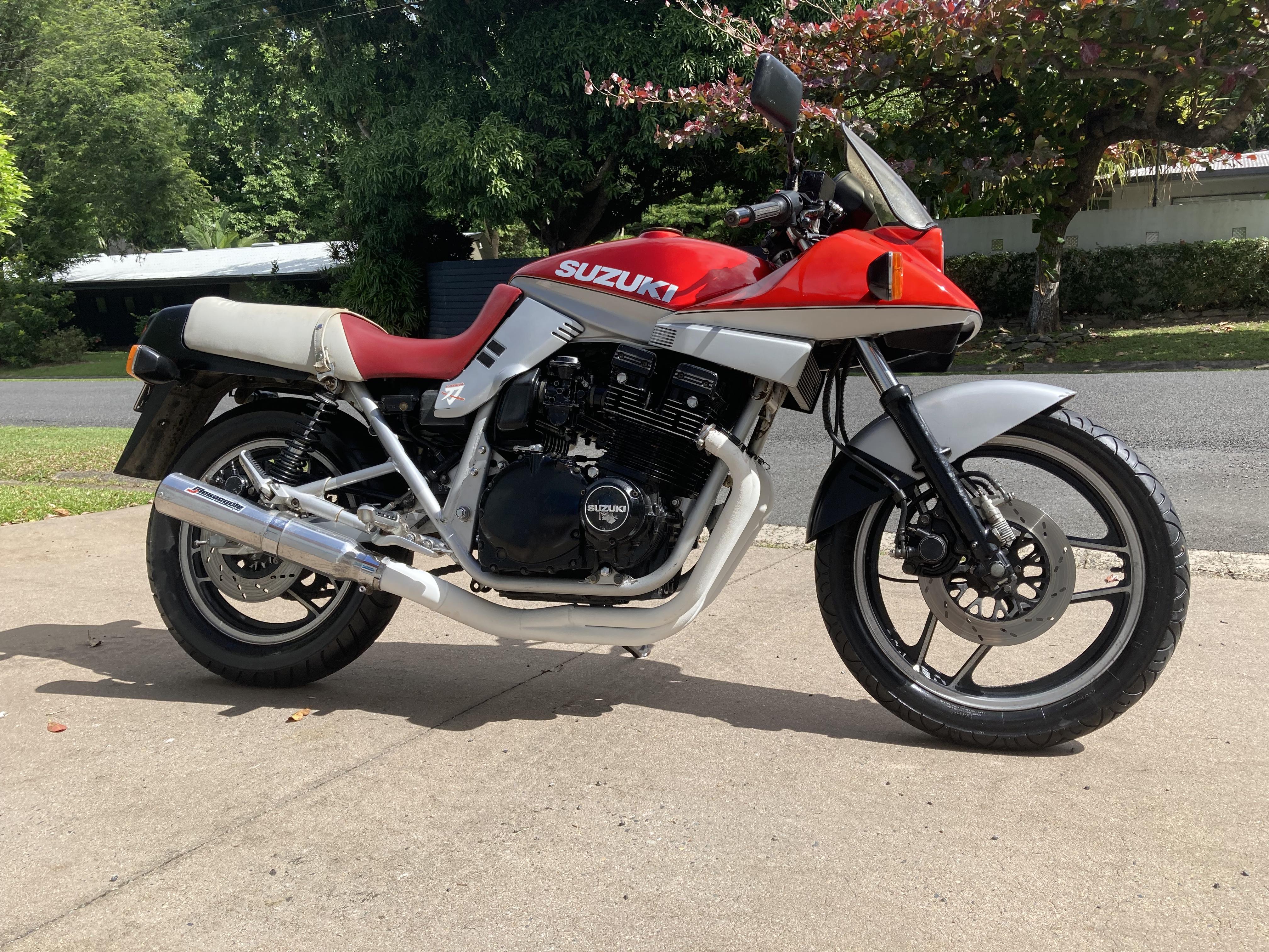 1984 SUZUKI GSX1100S (KATANA) ROAD