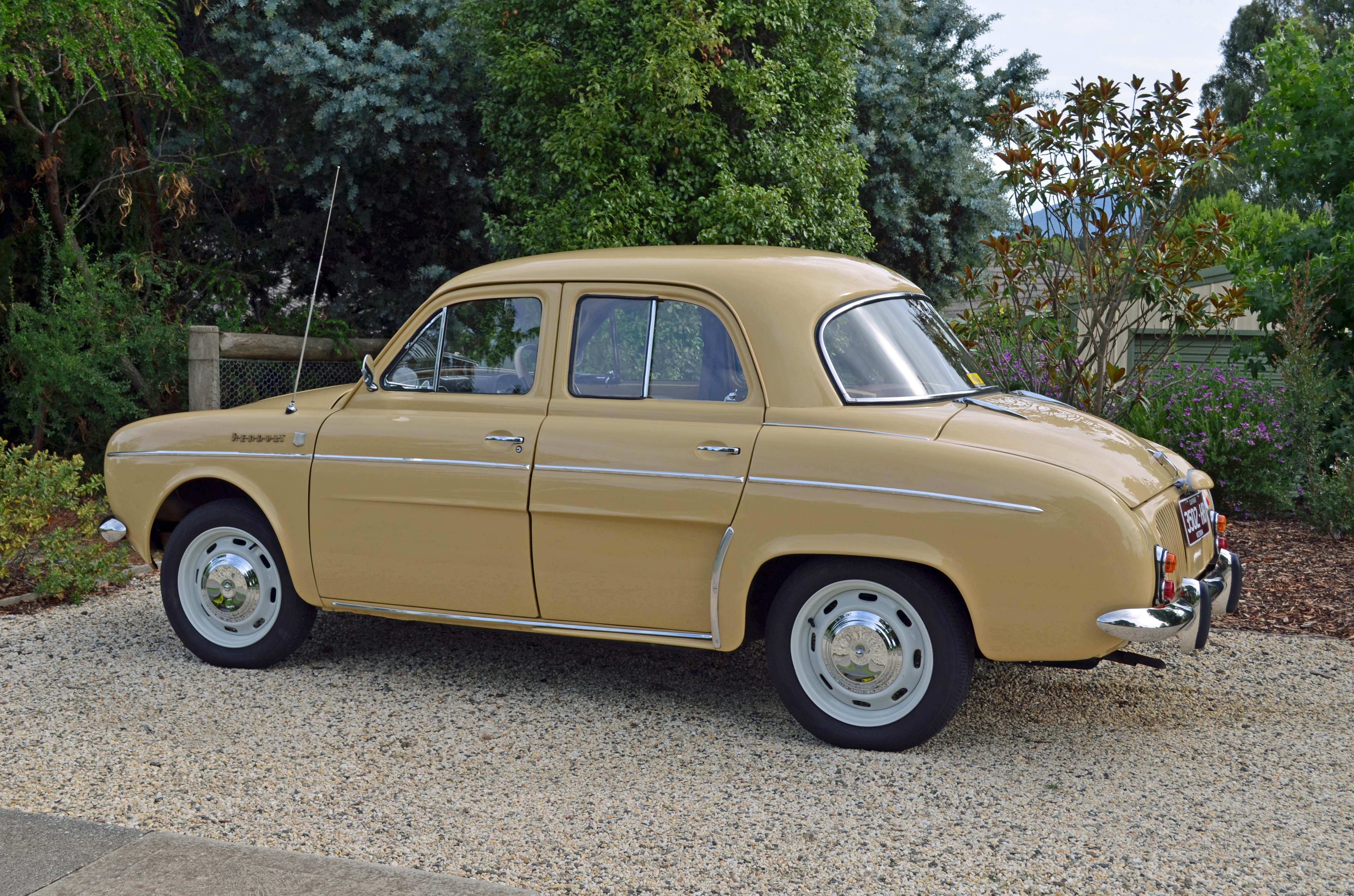 1964 RENAULT DAUPHINE GORDINI SEDAN