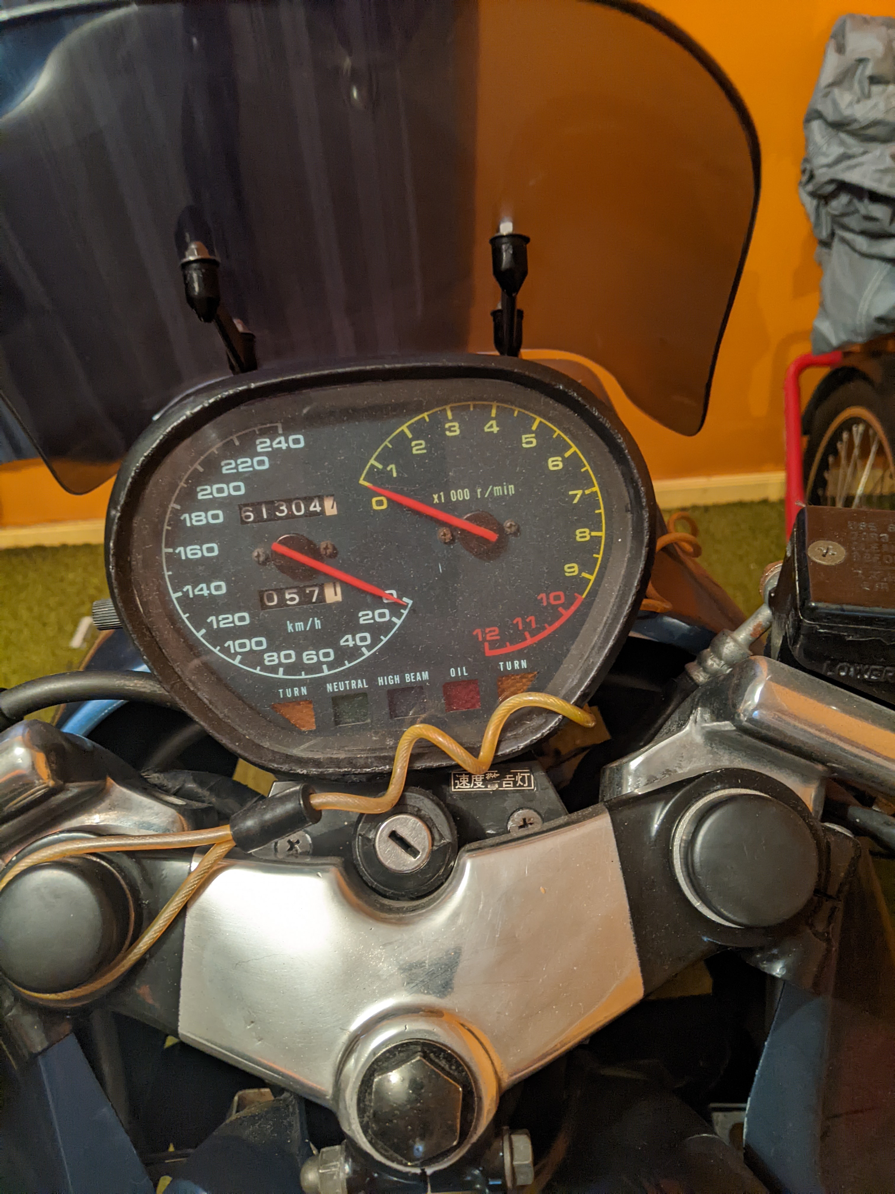 1982 SUZUKI GZX750SZ KATANA ROAD