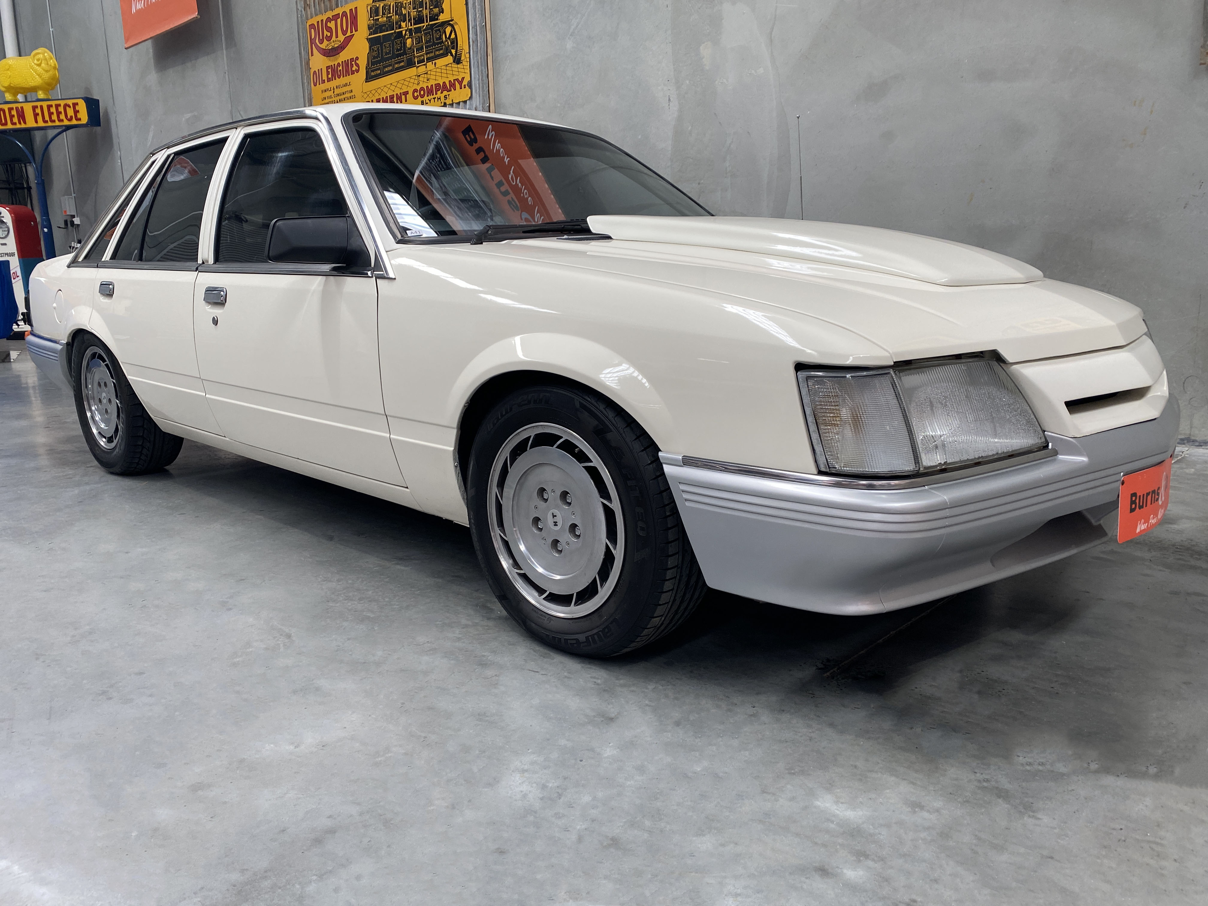 1985 HOLDEN COMMODORE VK 304 V8 AUTOMATIC SEDAN
