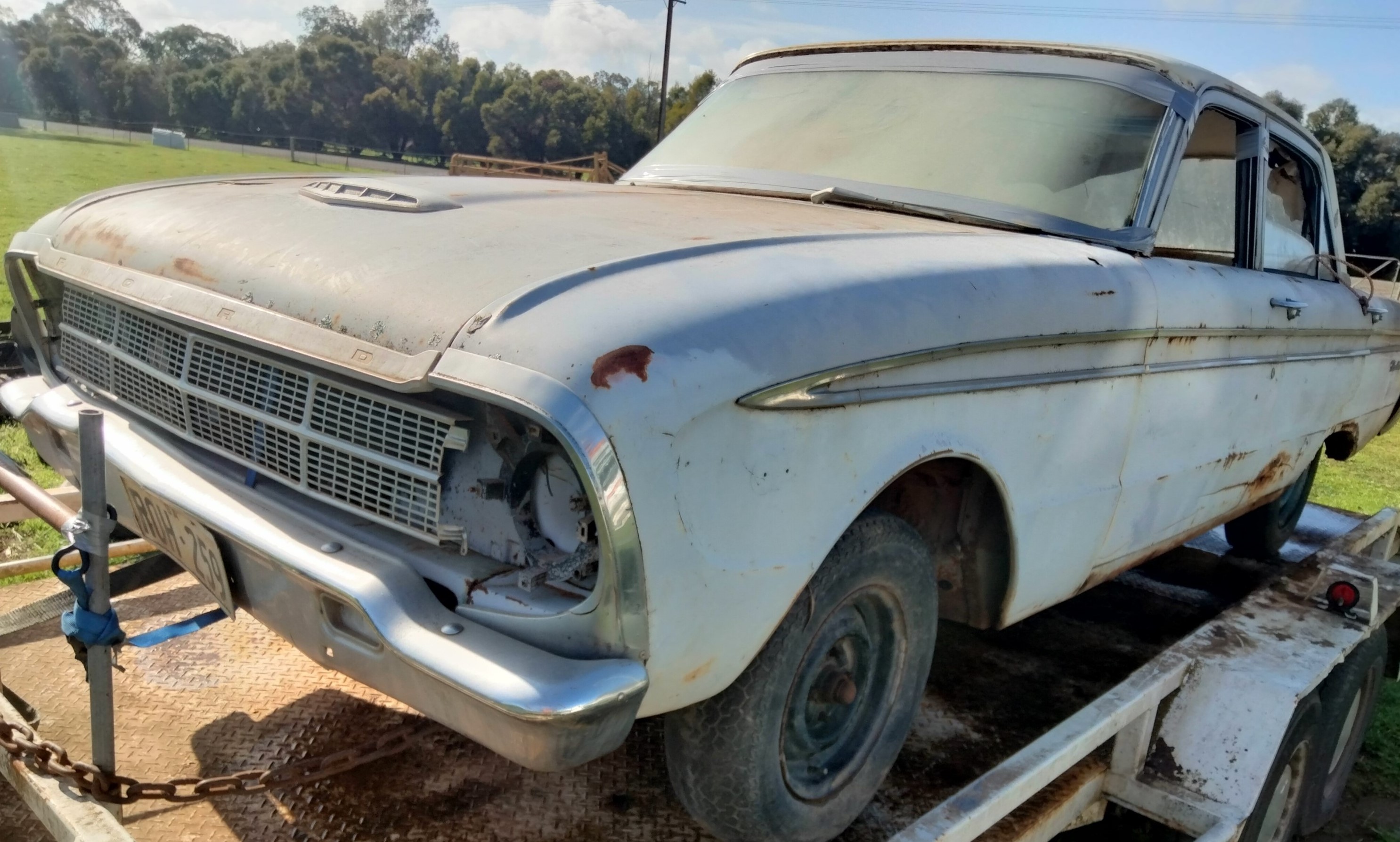 1964 FORD FUTURA XM SEDAN