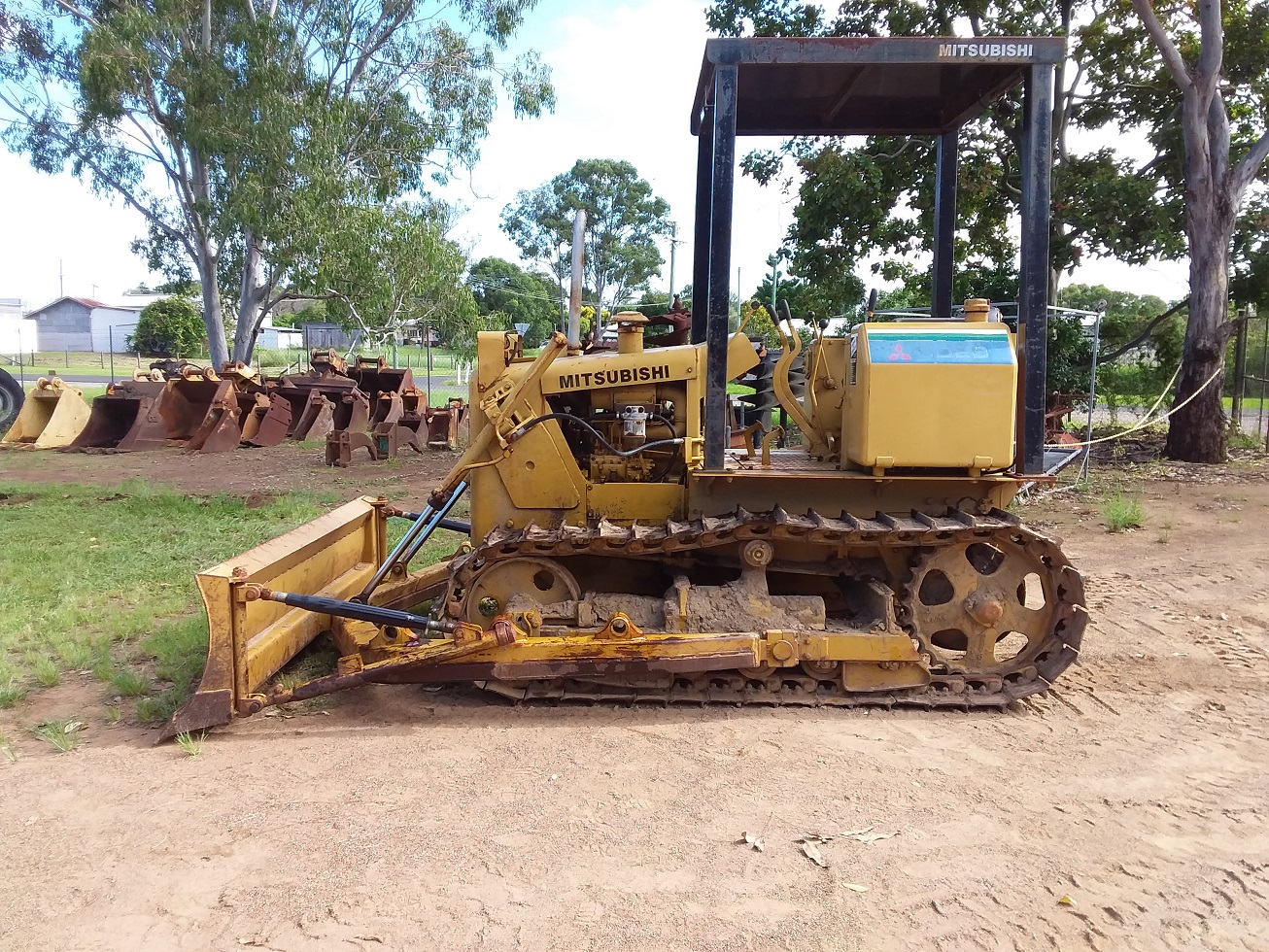 1975 Mitsubishi BD2D Dozer