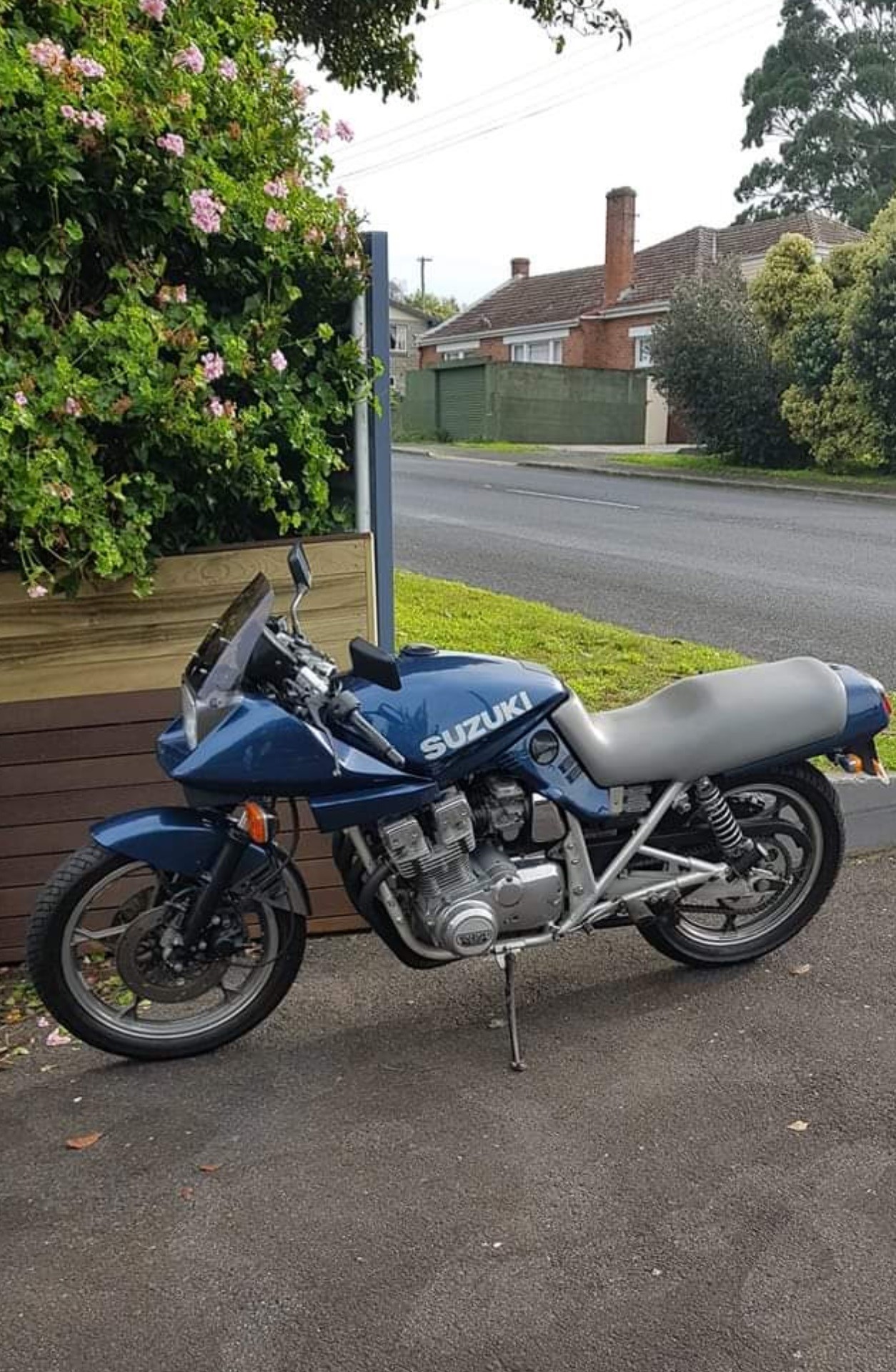1982 SUZUKI GZX750SZ KATANA ROAD