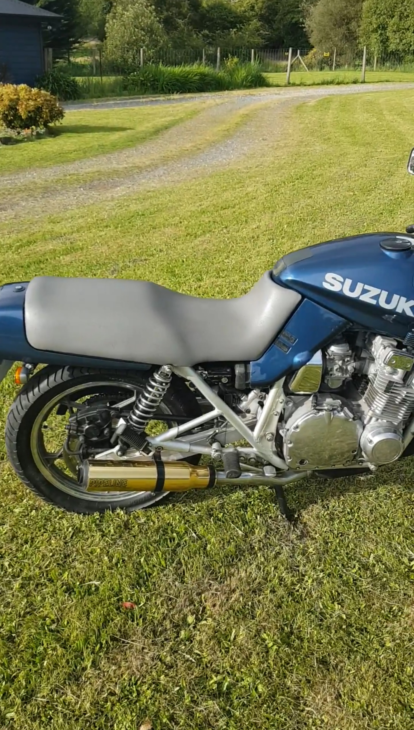 1982 SUZUKI GZX750SZ KATANA ROAD