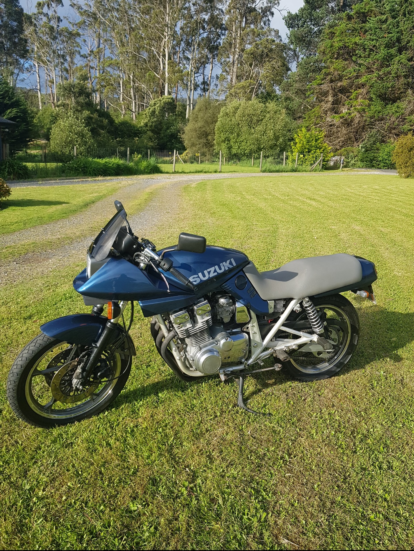 1982 SUZUKI GZX750SZ KATANA ROAD