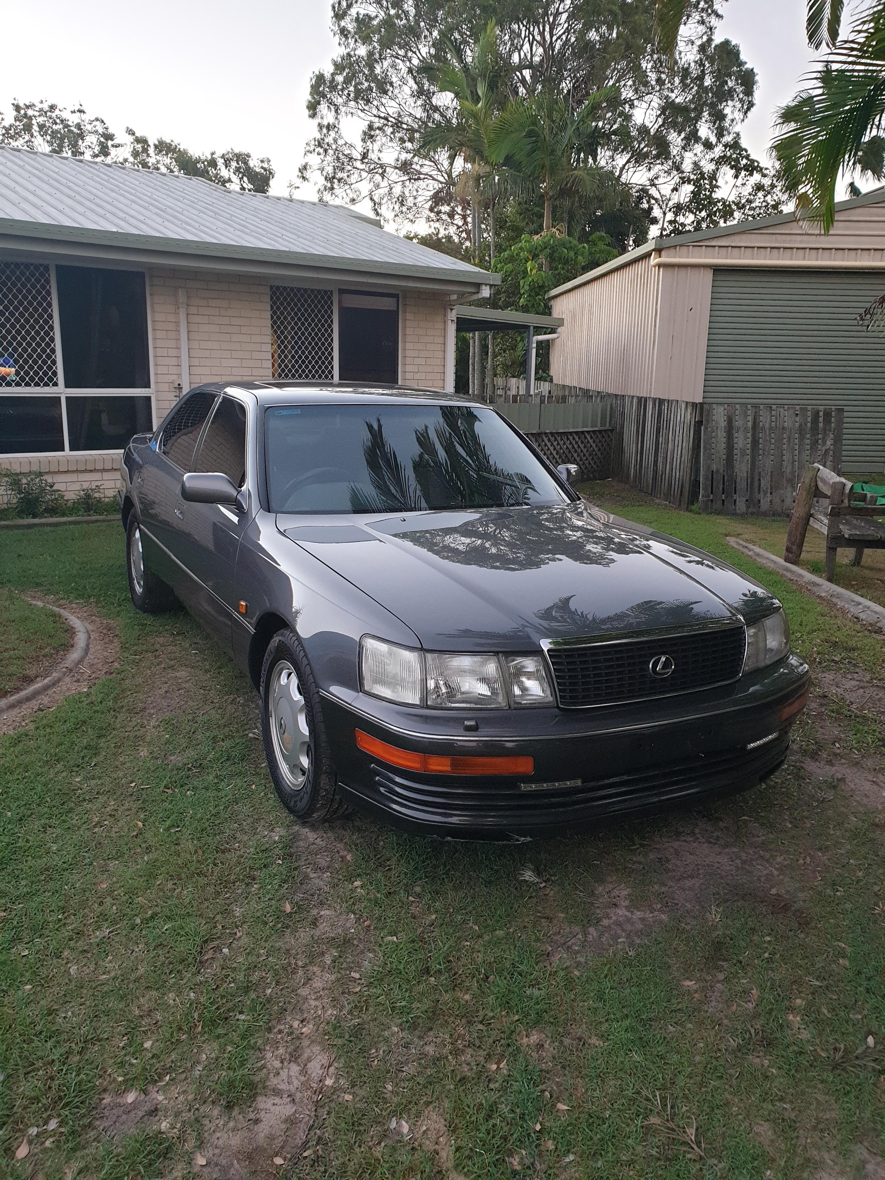 1993 LEXUS LS400 SEDAN