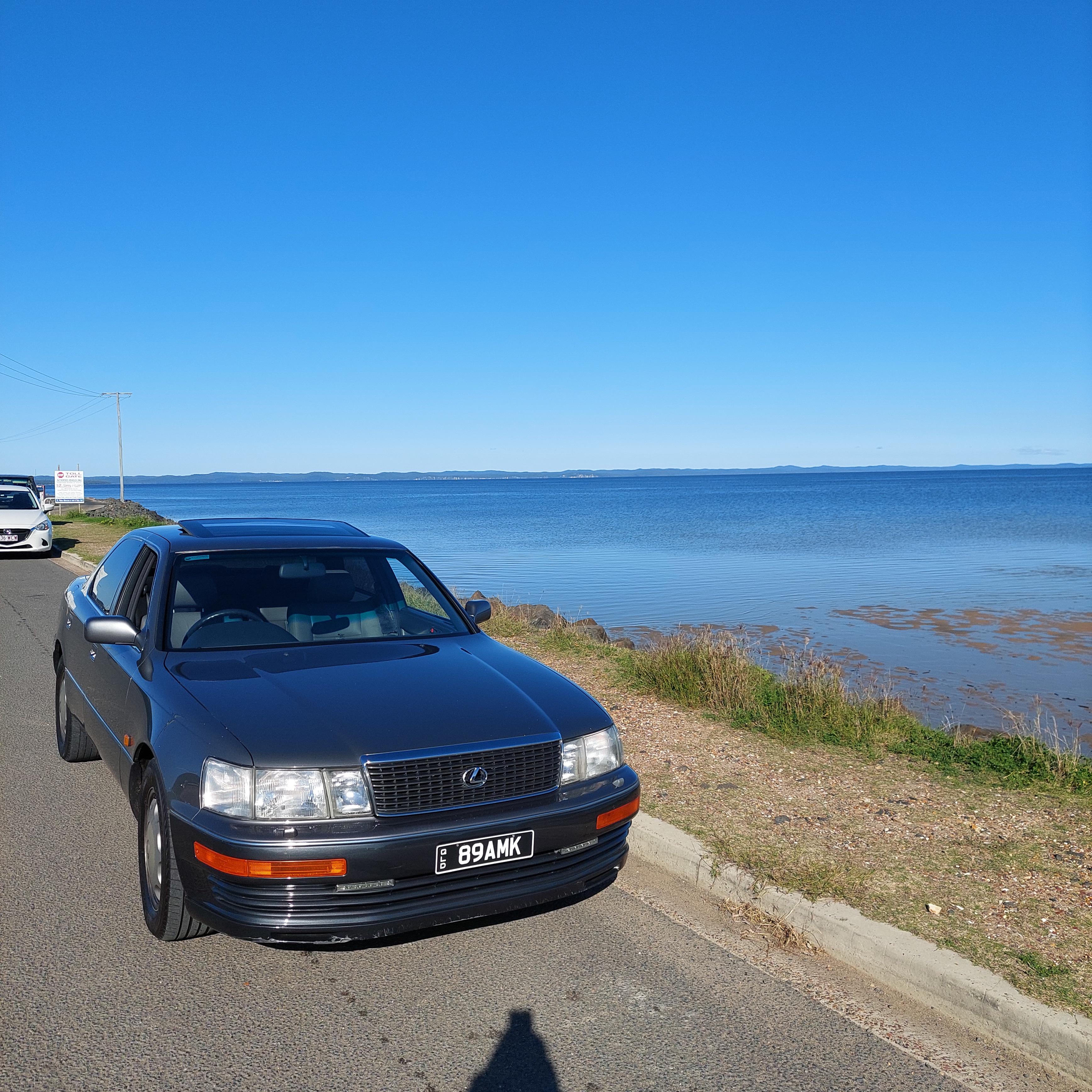 1993 LEXUS LS400 SEDAN