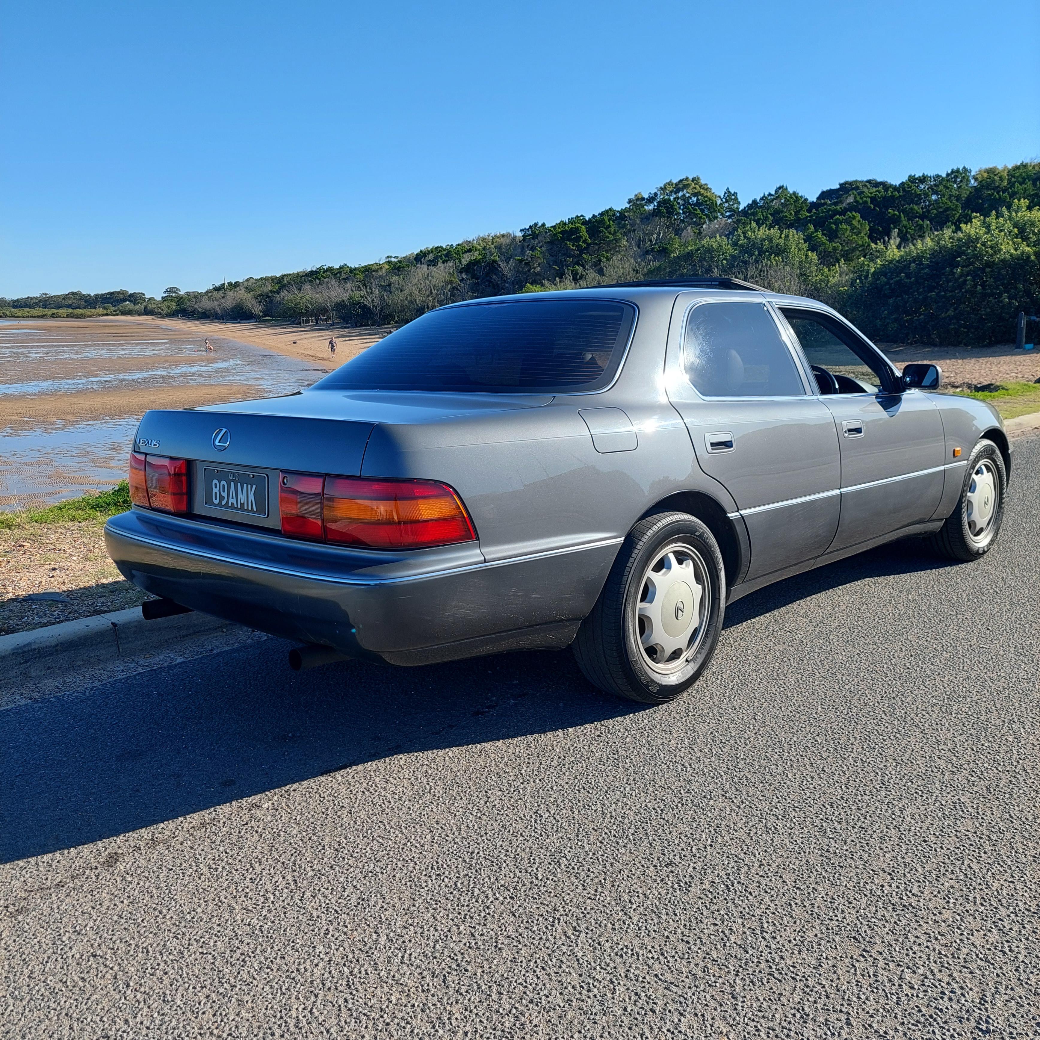 1993 LEXUS LS400 SEDAN