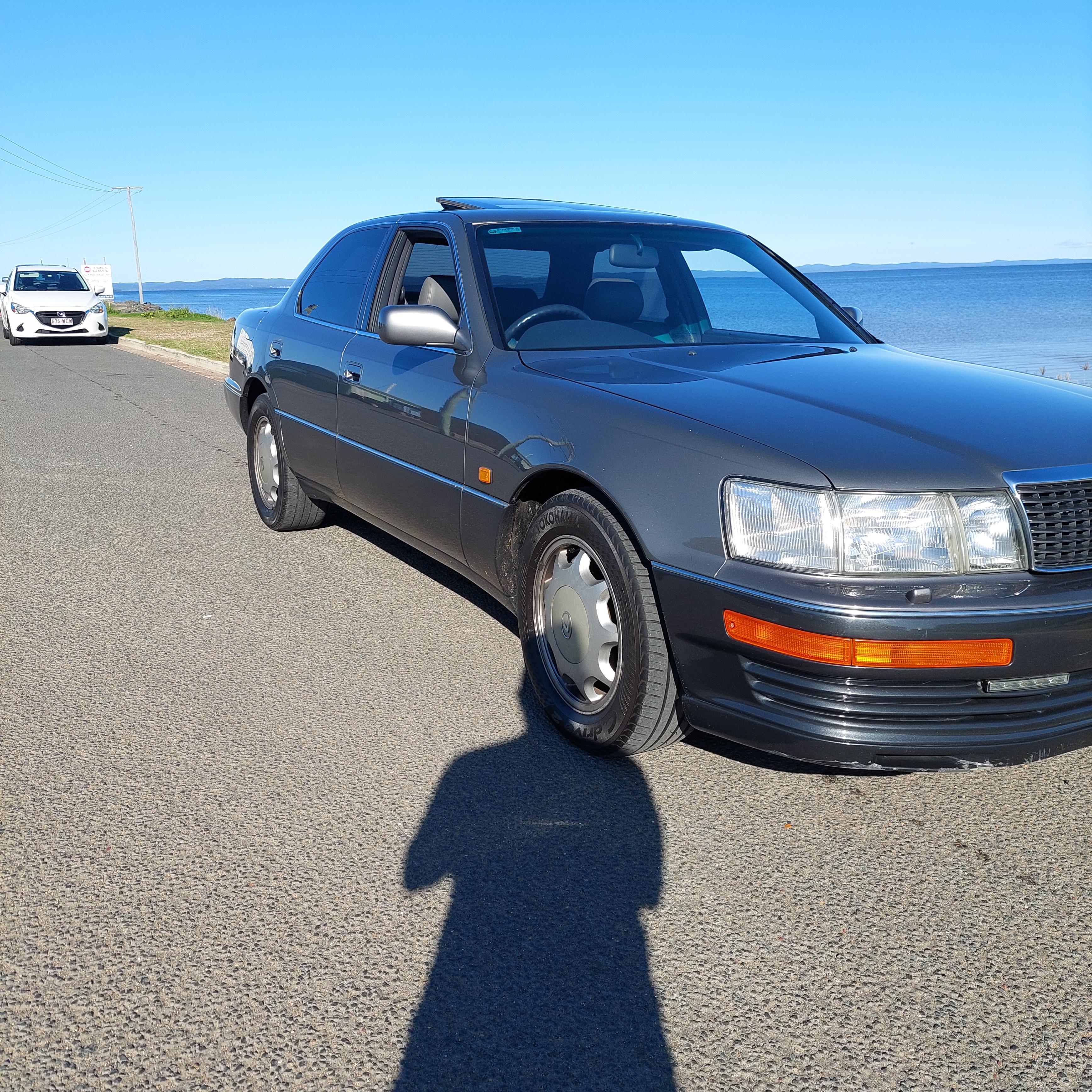 1993 LEXUS LS400 SEDAN