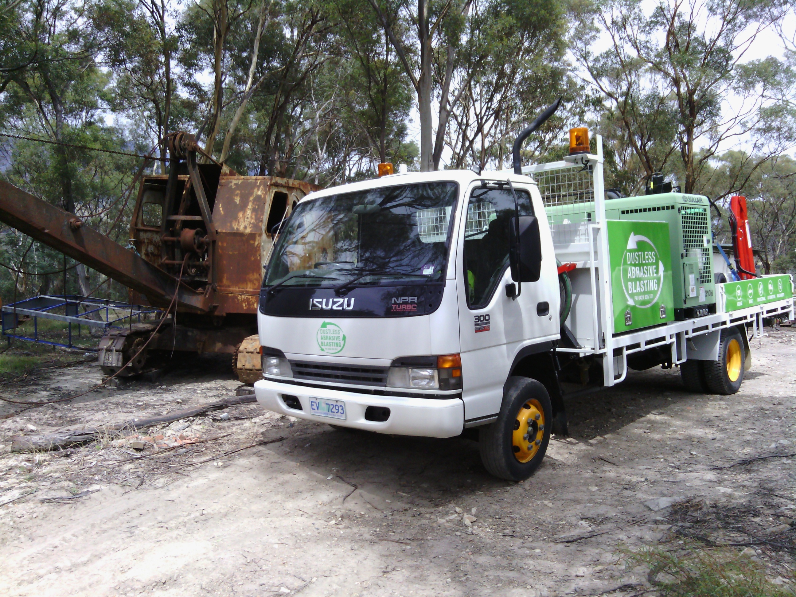 2002 ISUZU NPR 300 ABRASIVE BLASTING UNIT