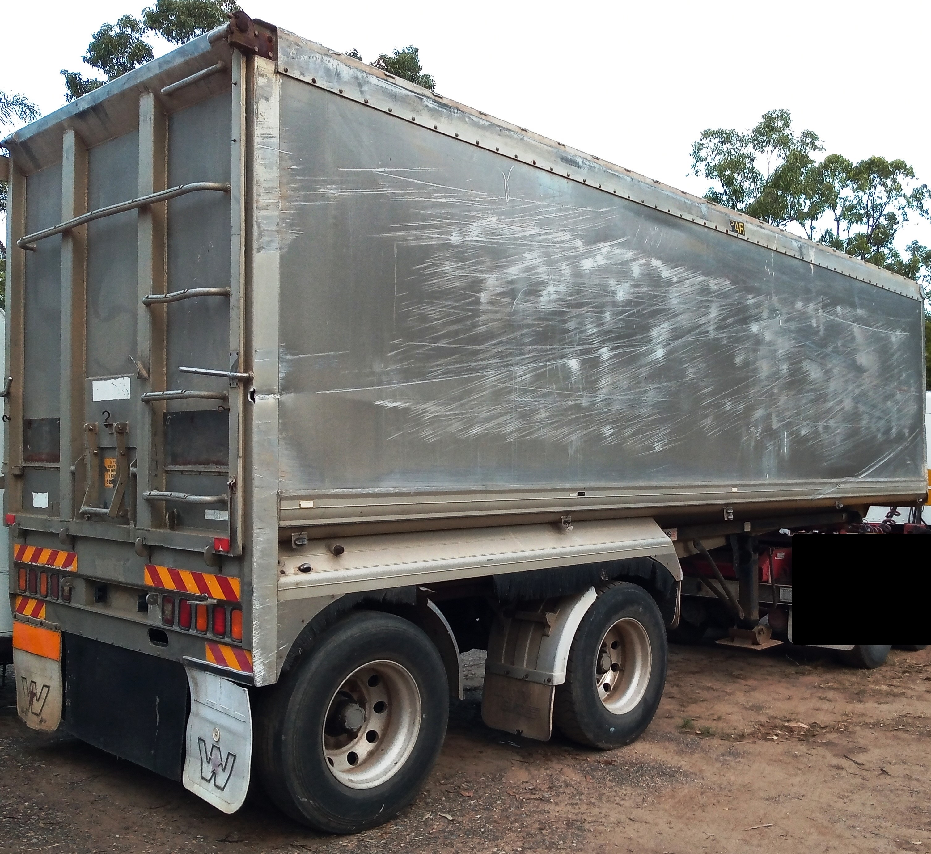 LUSTY EMS 8M GRAIN TIPPER TRAILER