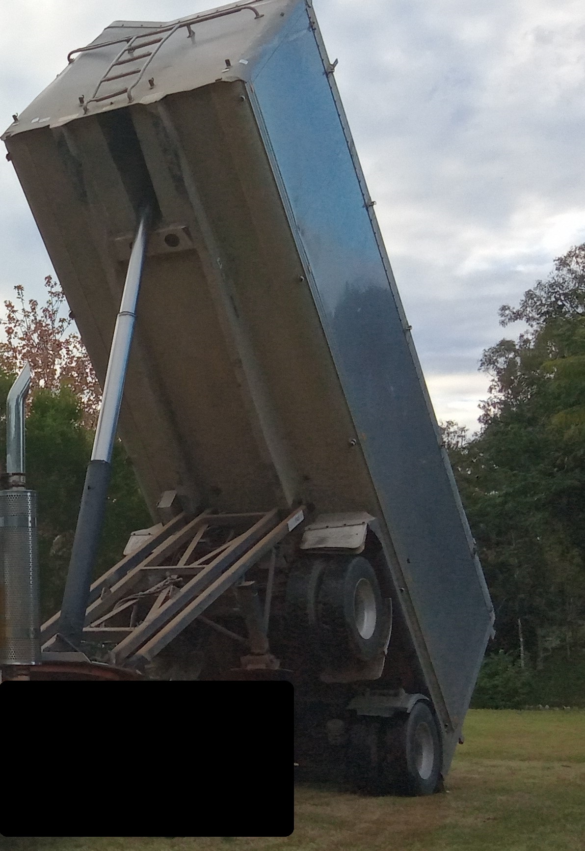 LUSTY EMS 8M GRAIN TIPPER TRAILER