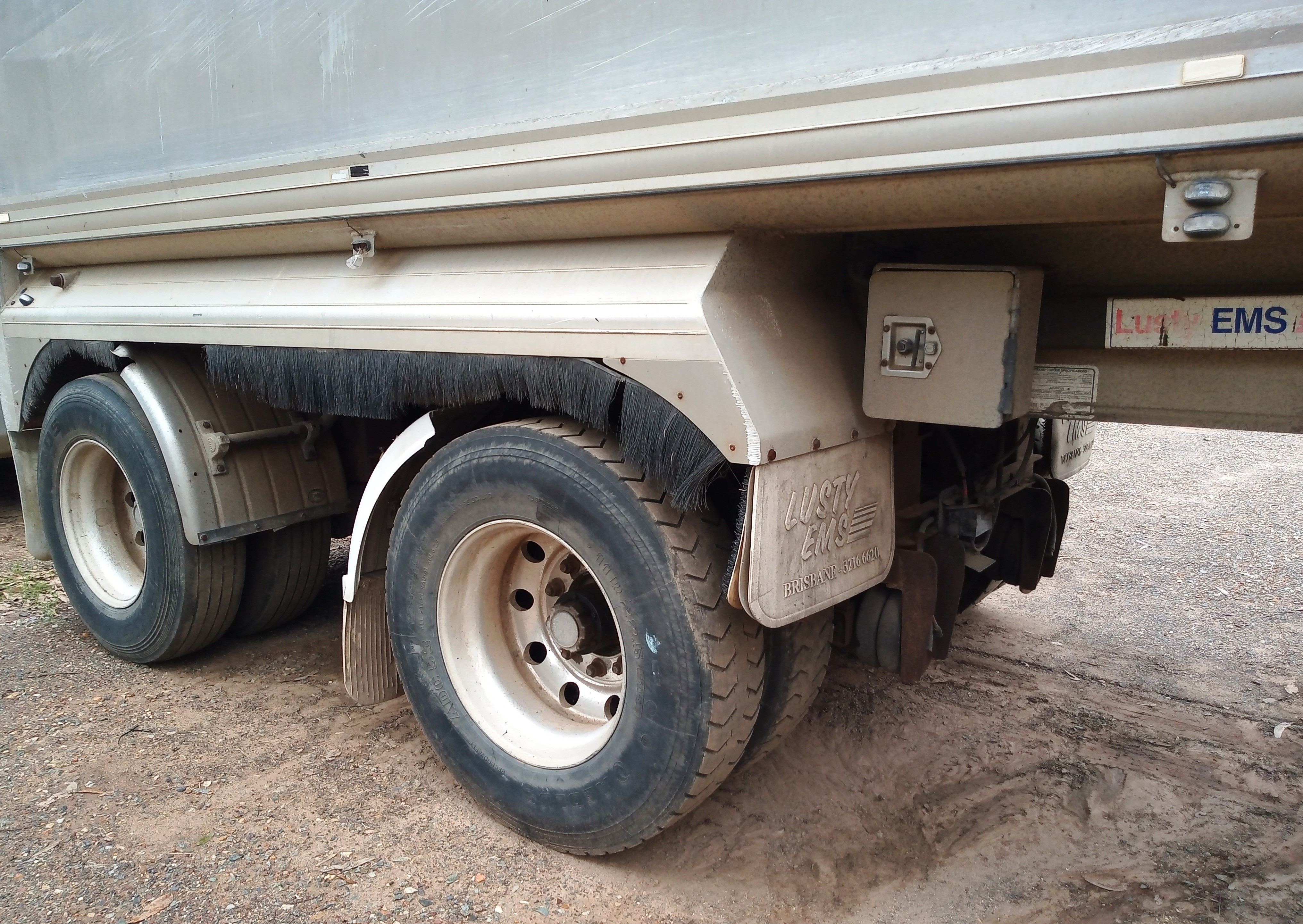 LUSTY EMS 8M GRAIN TIPPER TRAILER