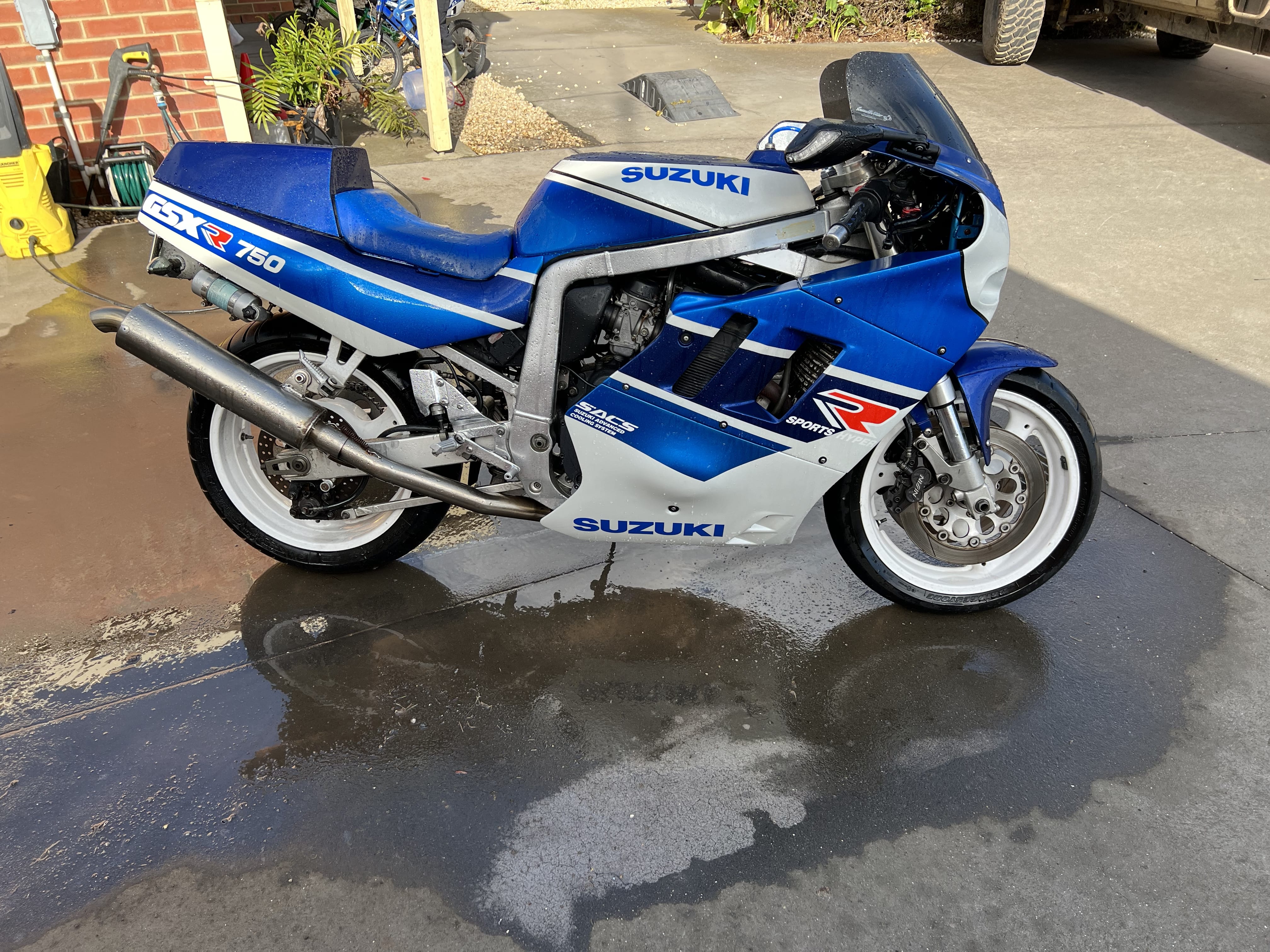 1990 SUZUKI GSX-R750 L SLINGSHOT SUPER SPORTS