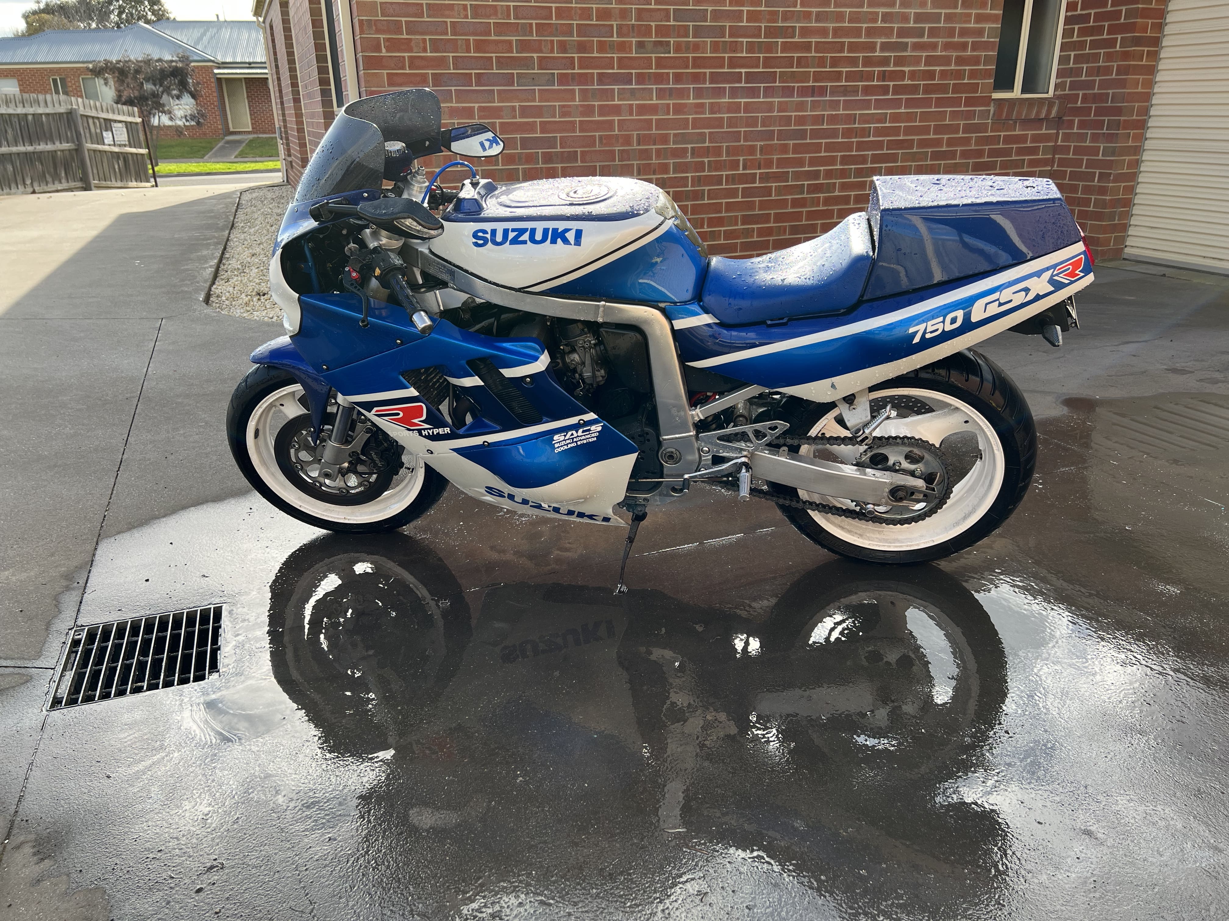 1990 SUZUKI GSX-R750 L SLINGSHOT SUPER SPORTS