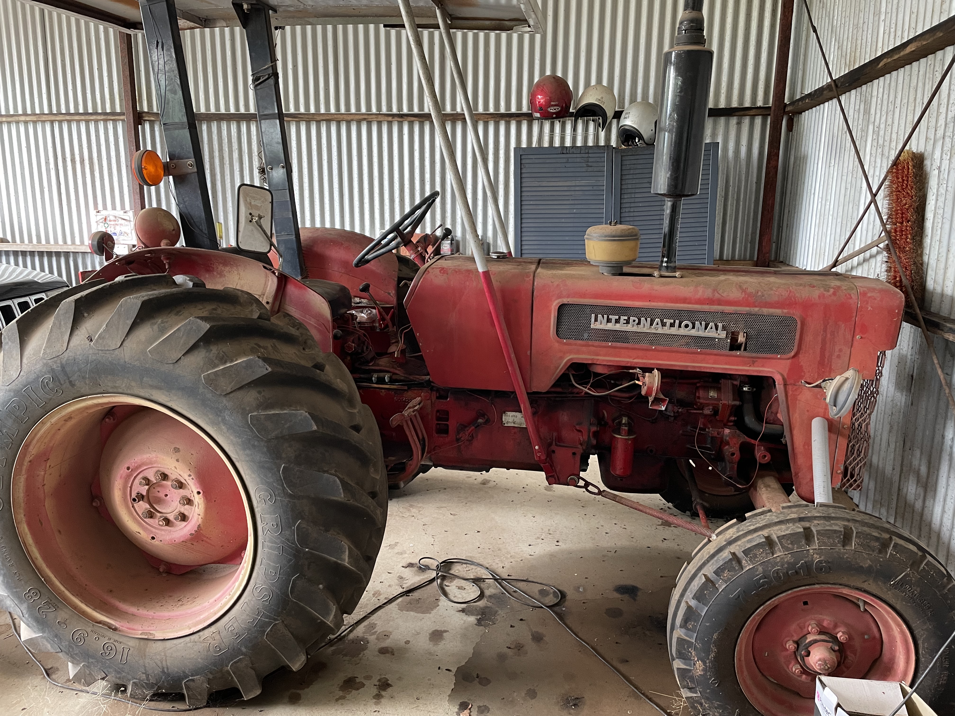 INTERNATIONAL MCCORMICK A414 TRACTOR