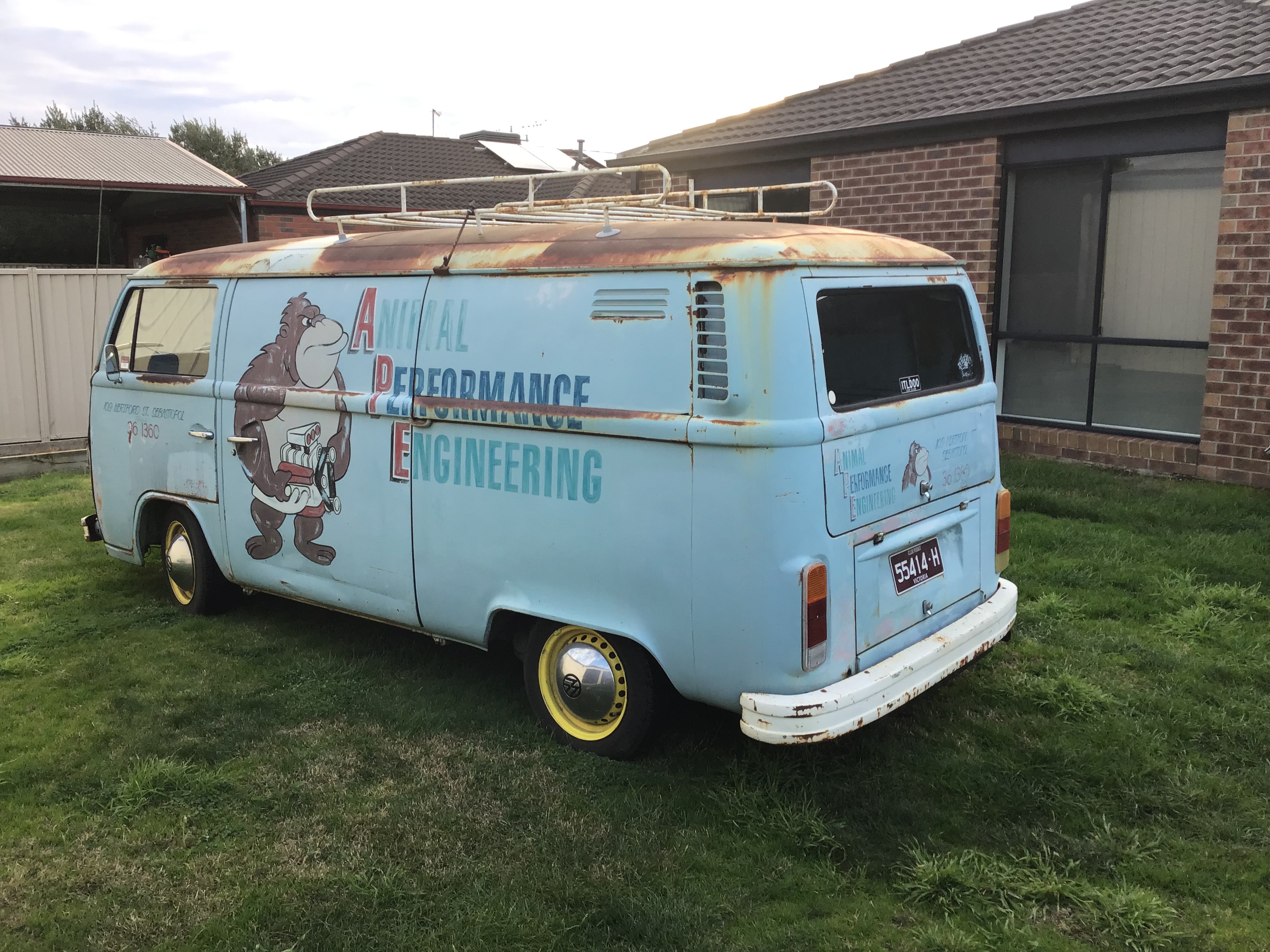 1974 VOLKSWAGEN KOMBI 4 SP MANUAL VAN