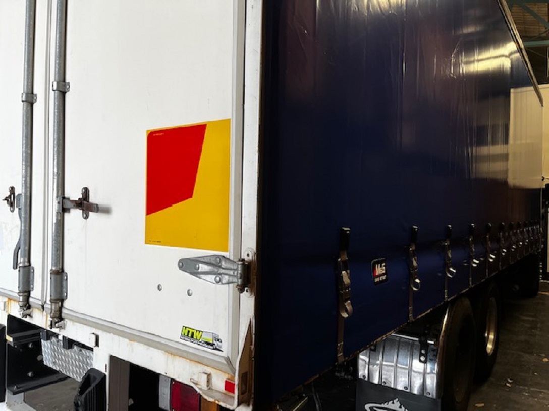 2013 ISUZU FVR 1000 14 PALLET CURTAINSIDER