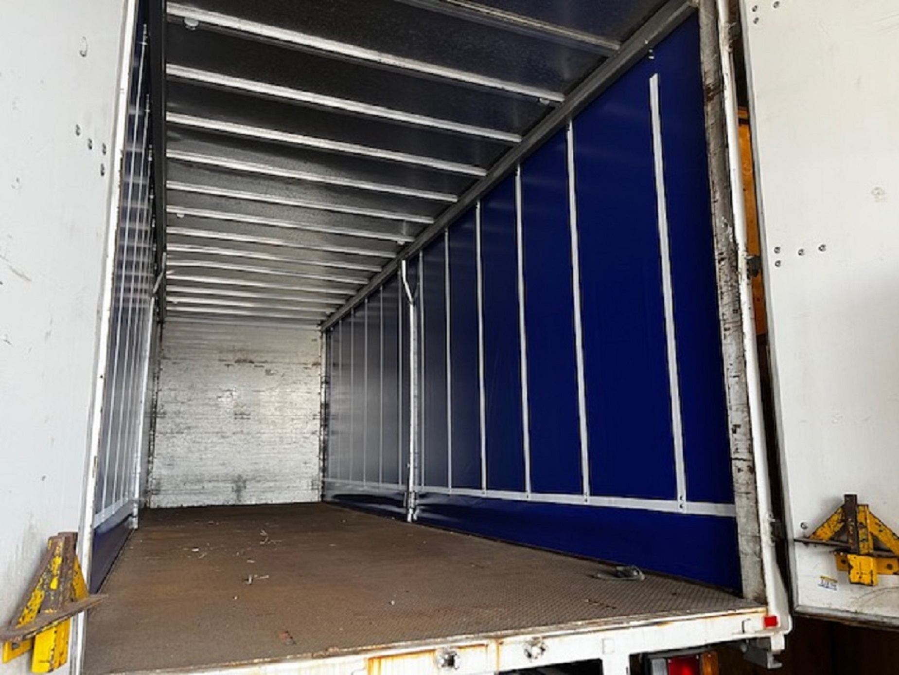 2013 ISUZU FVR 1000 14 PALLET CURTAINSIDER