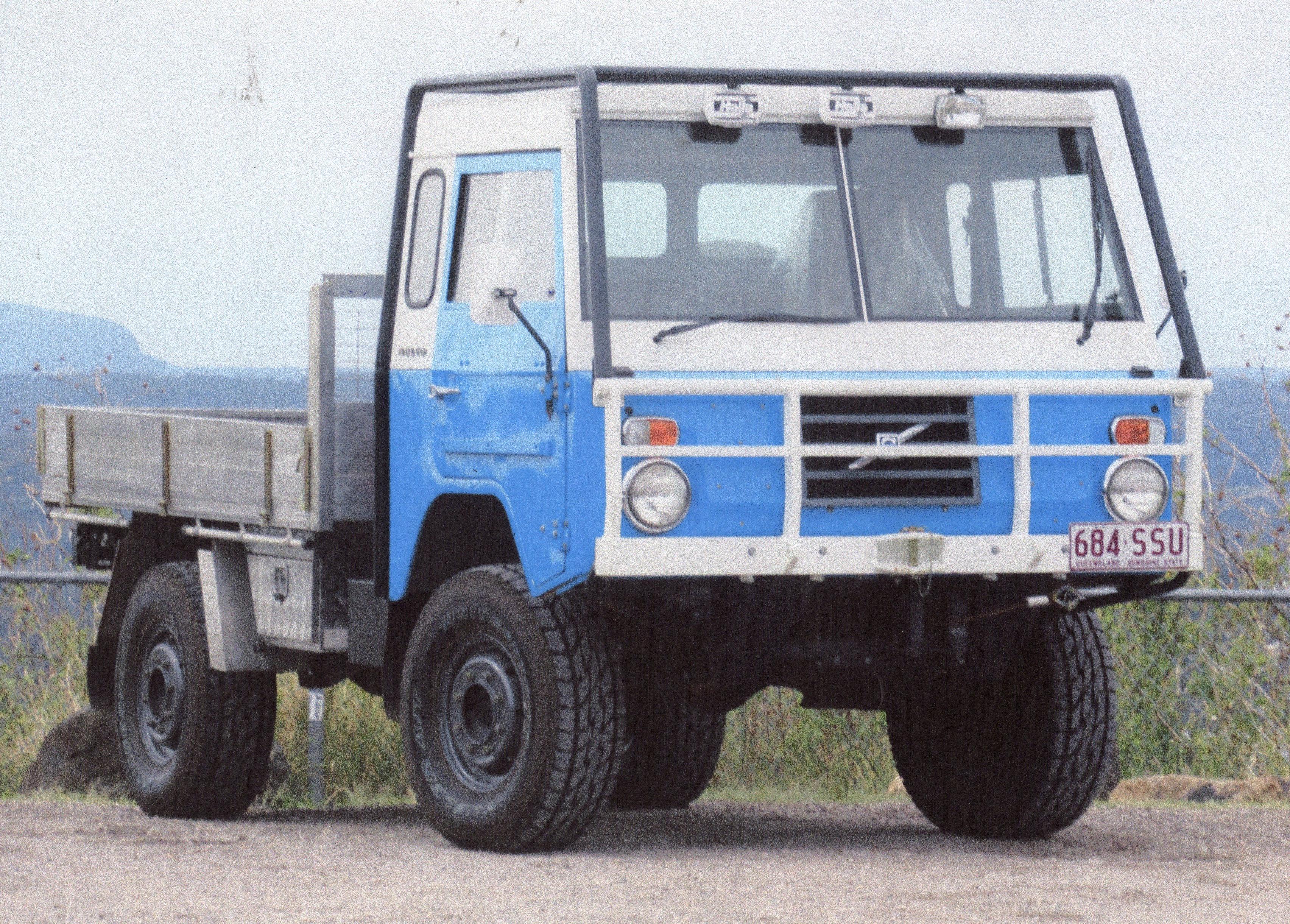 1977 VOLVO C304 TRAY TRUCK