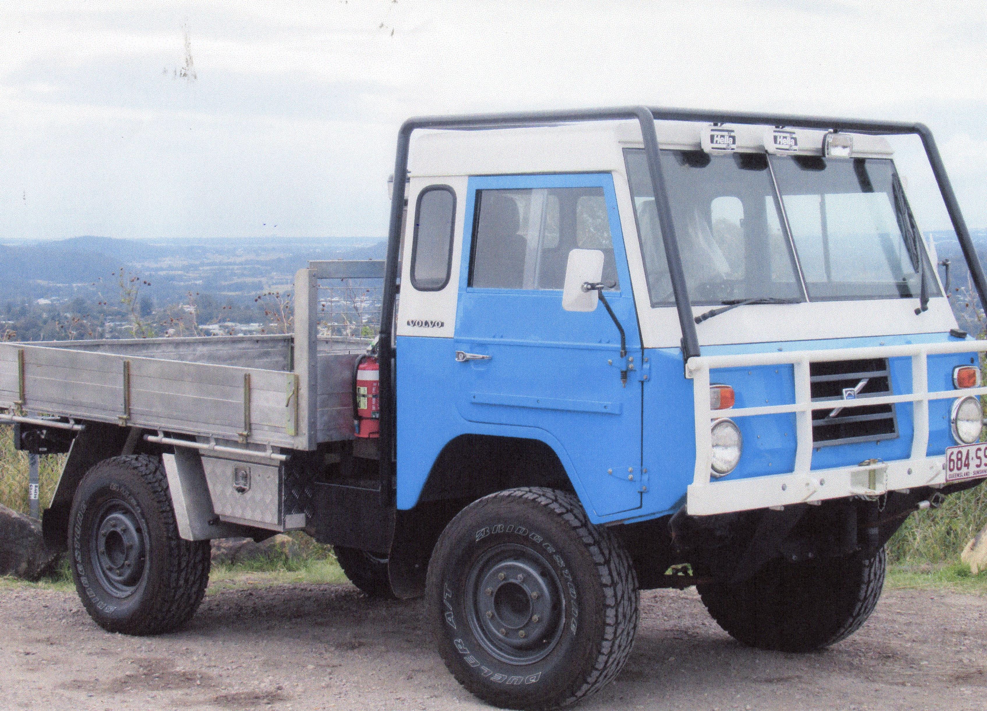1977 VOLVO C304 TRAY TRUCK