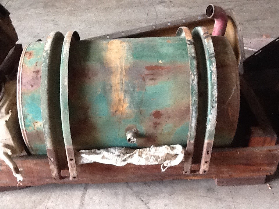 HYDRAULIC OIL TANK WITH BRACKETS 